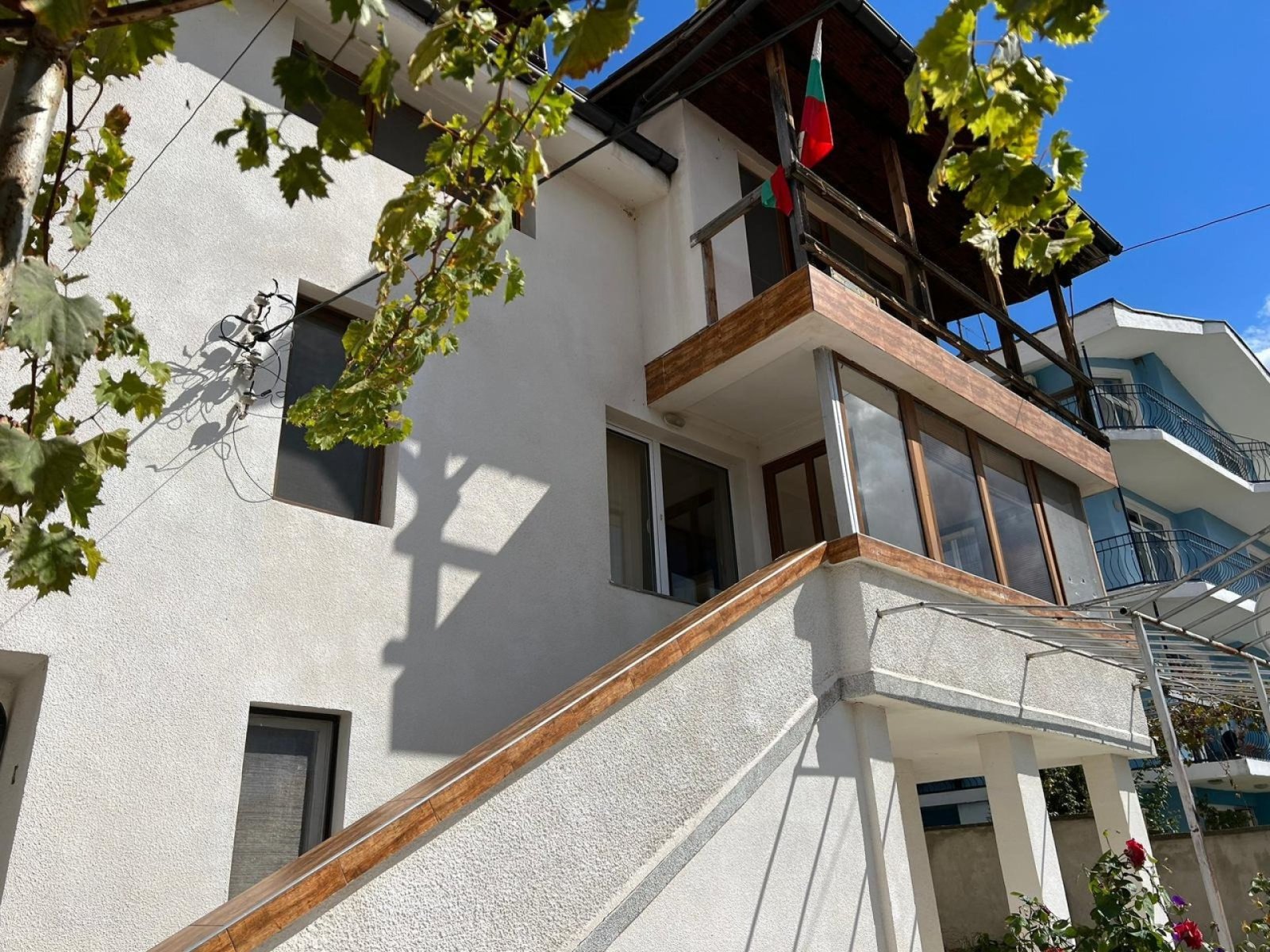Vierstöckiges Haus mit Pool, Meerblick und schönem Garten in Kosharitsa, Bulgarien