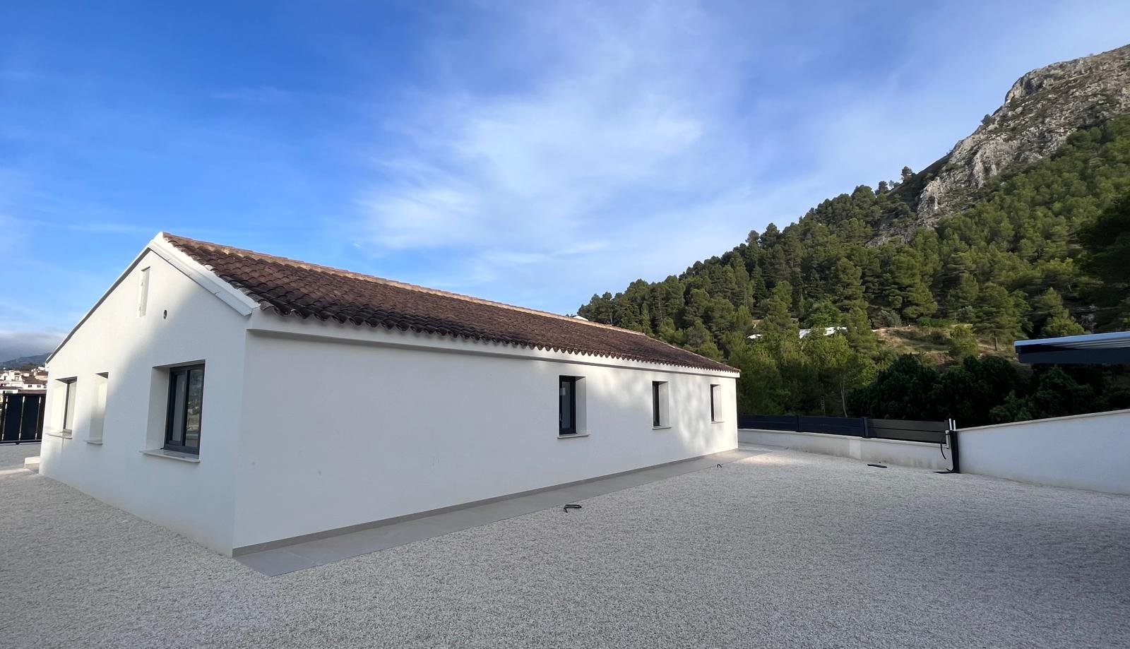 Exklusive Familienhäuser mit Pool und Garten, ruhige natürliche Umgebung, Penáguila