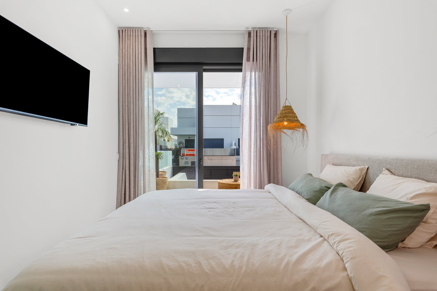 Moderne Stadthäuser mit privatem Pool und Garten, in der Nähe des Flughafens, Dolores