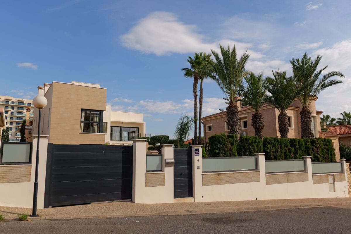 Exklusive Villa, 100 m vom Meer entfernt, mit Schwimmbad, Torrevieja