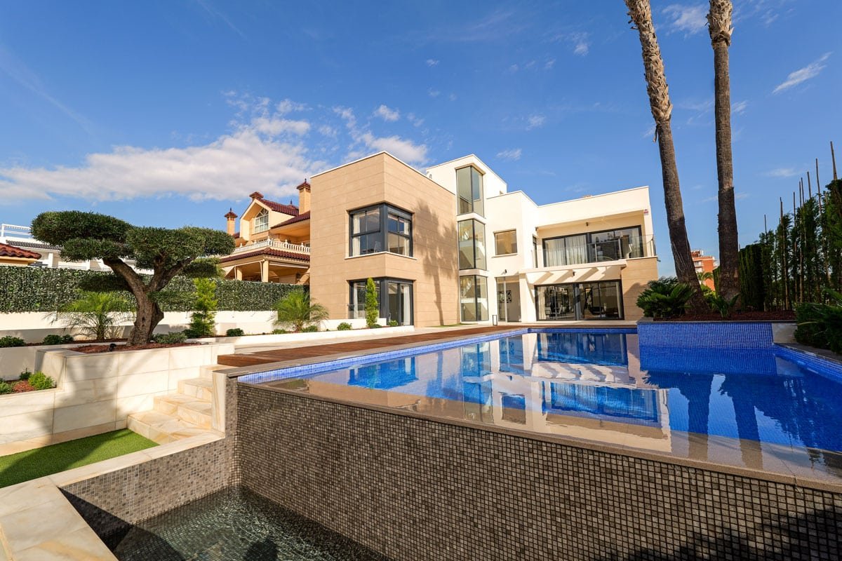 Exklusive Villa, 100 m vom Meer entfernt, mit Schwimmbad, Torrevieja