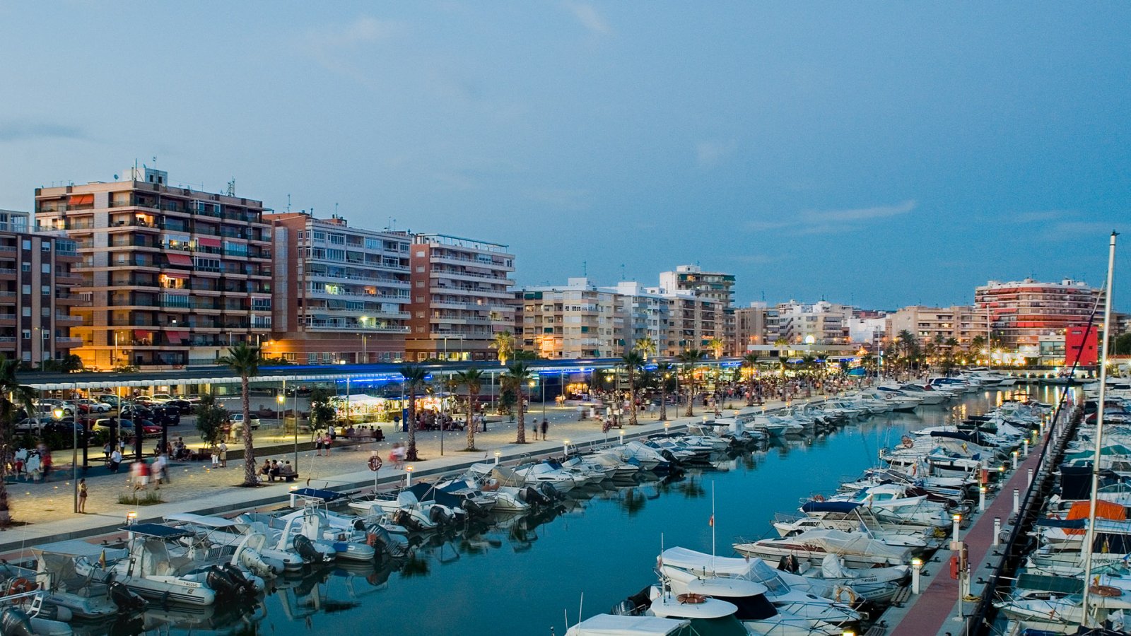 Exklusive Drei-Zimmer-Wohnung 1 km vom Meer entfernt mit großer Terrasse Alicante