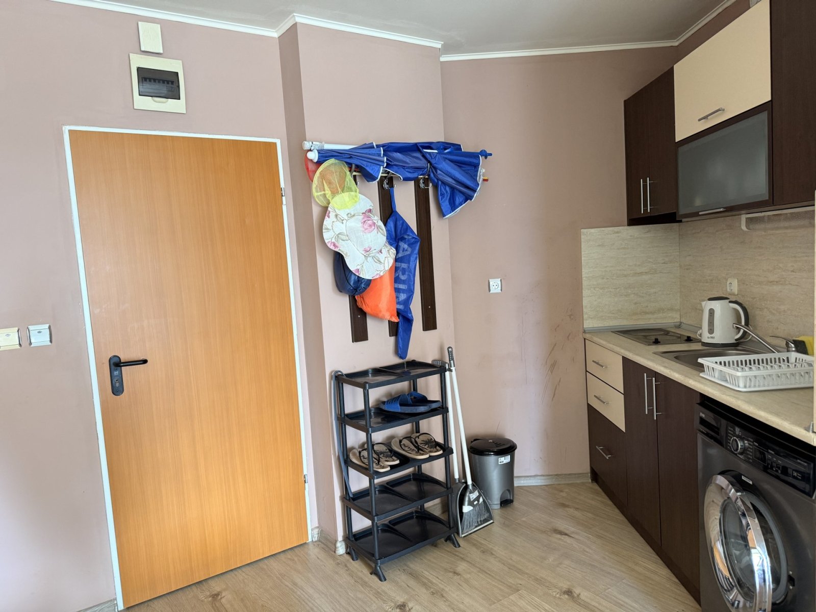 Studio-Apartment nur 300 m vom Strand entfernt im Komplex Rainbow 1, gelegen im Ferienort Sonnenstrand, Bulgarien.