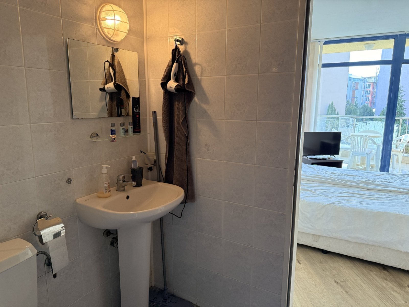 Studio-Apartment nur 300 m vom Strand entfernt im Komplex Rainbow 1, gelegen im Ferienort Sonnenstrand, Bulgarien.