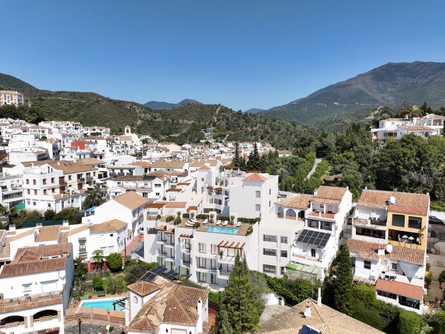 Geräumige Wohnung mit sonniger Terrasse und Blick auf die Landschaft von Benahavís