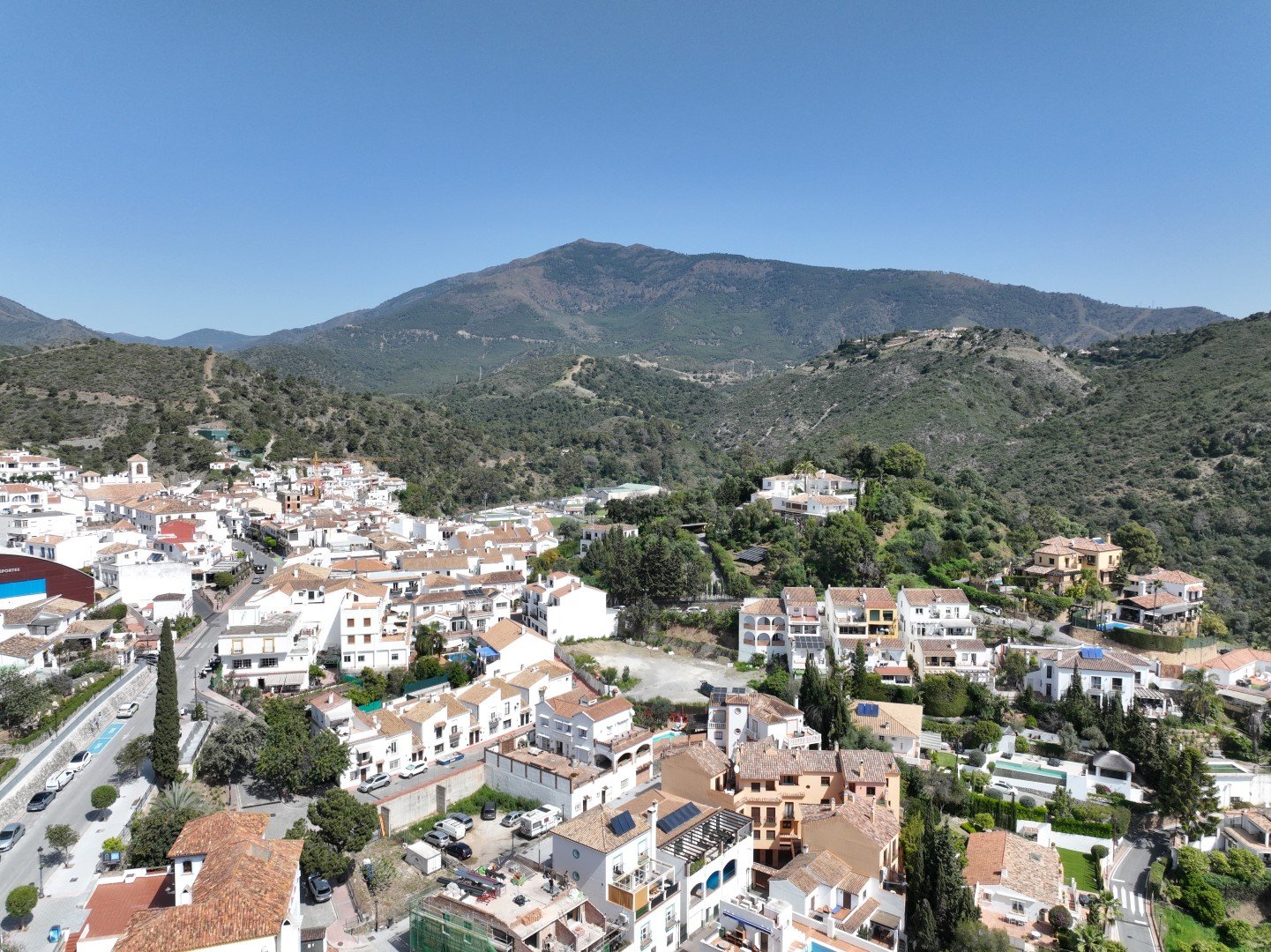 Geräumige Wohnung mit sonniger Terrasse und Blick auf die Landschaft von Benahavís