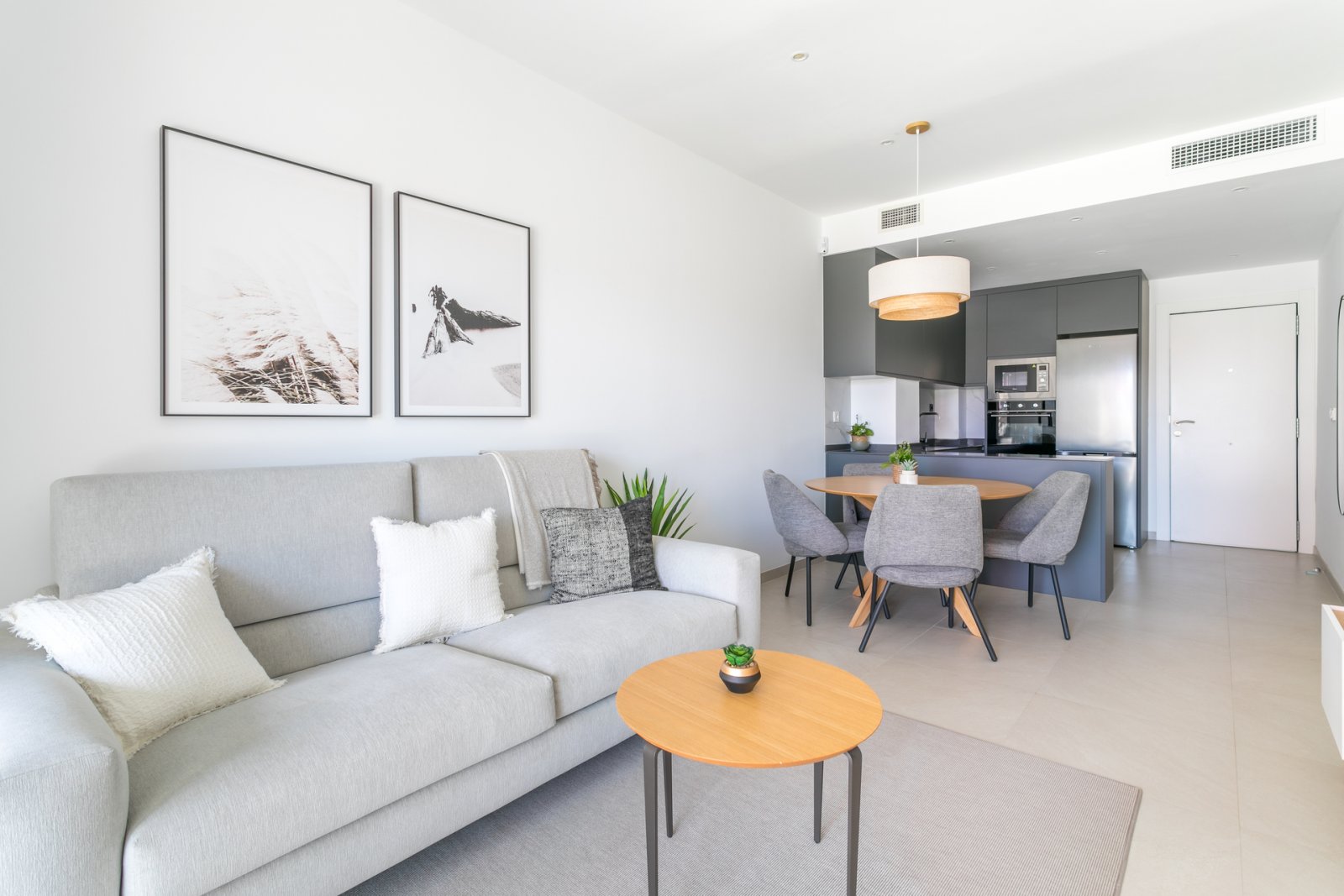 Moderne Wohnung im 1. Stock mit Terrasse, 1 km vom Meer entfernt, Torrevieja