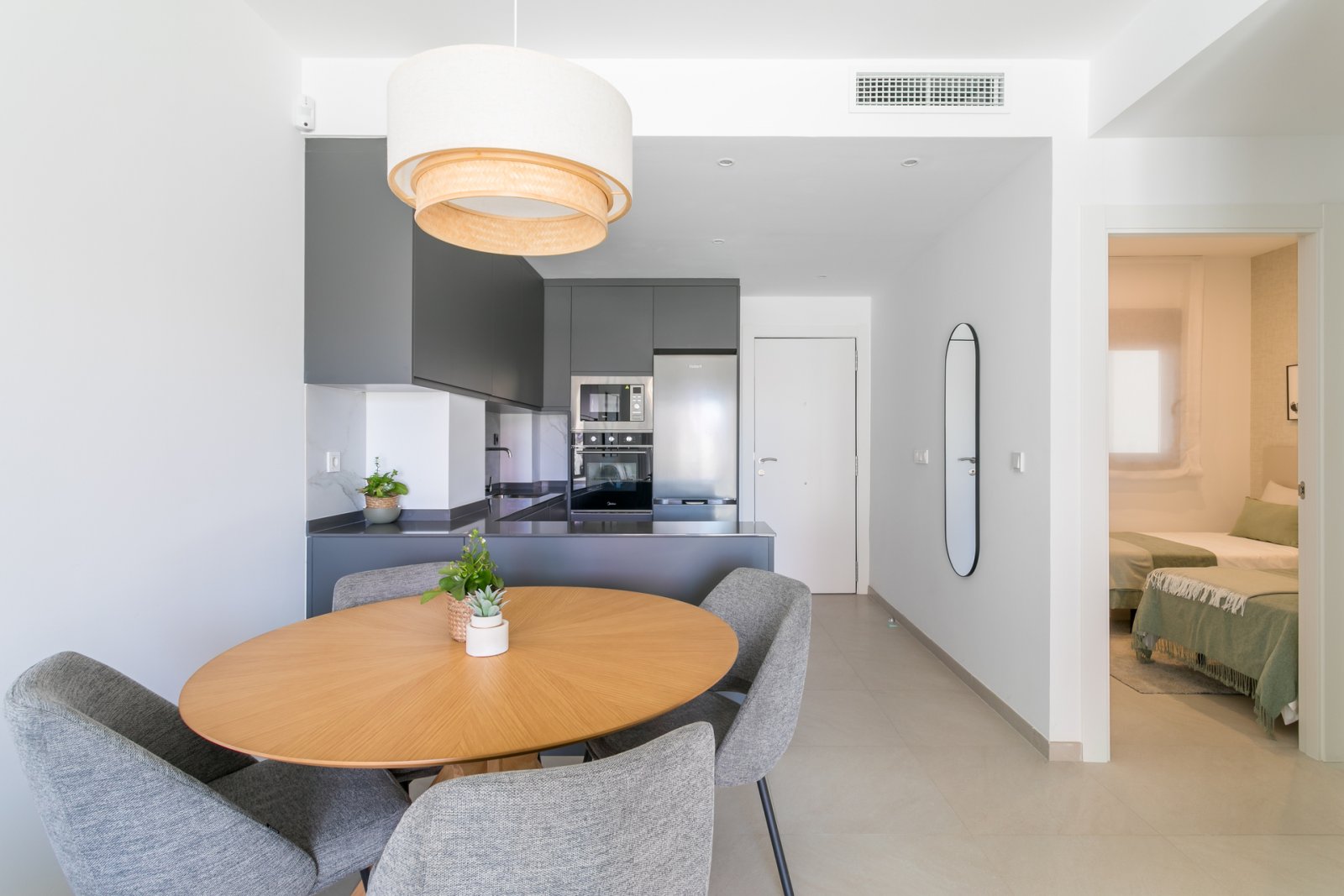 Moderne Wohnung im 1. Stock mit Terrasse, 1 km vom Meer entfernt, Torrevieja