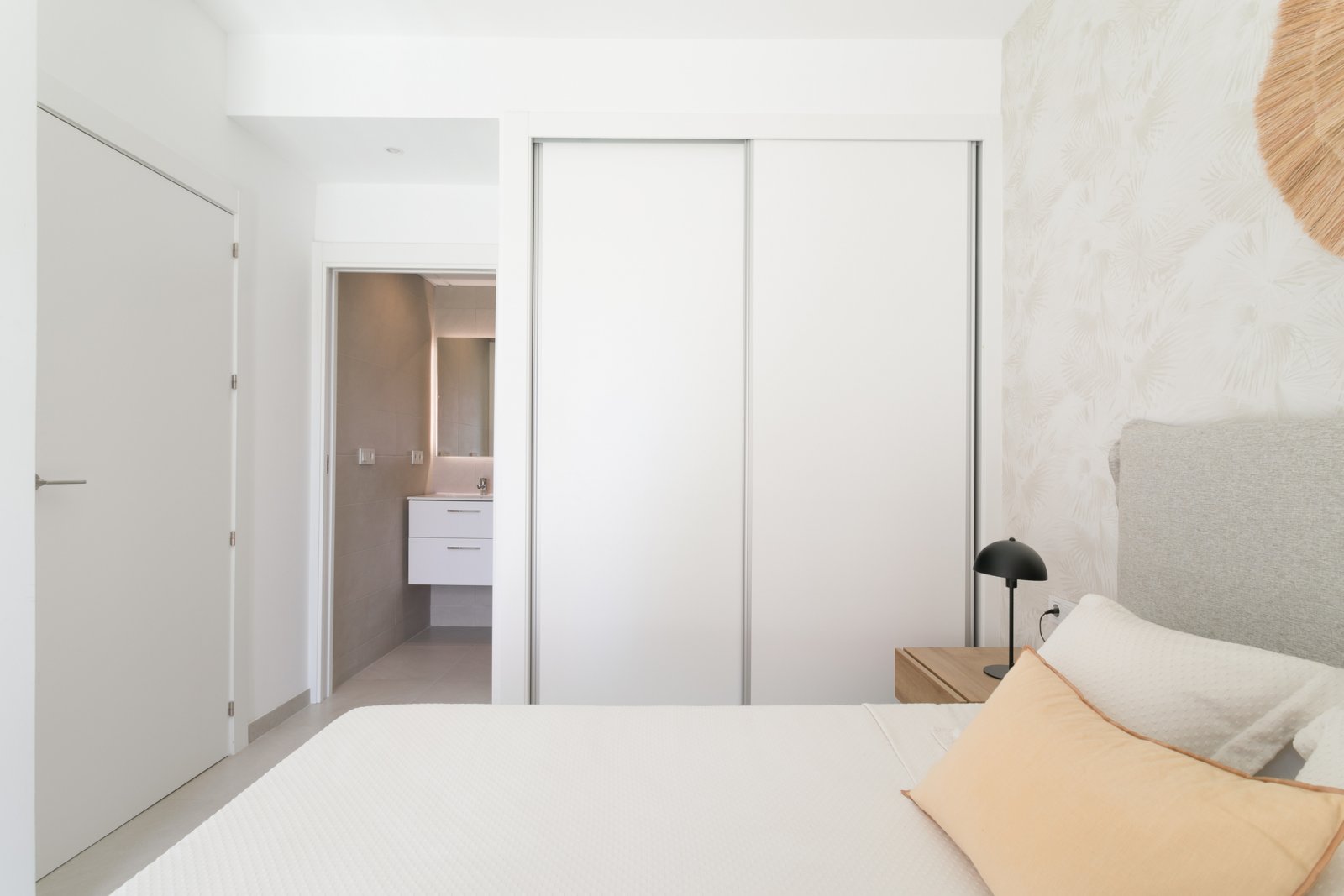 Moderne Wohnung im 1. Stock mit Terrasse, 1 km vom Meer entfernt, Torrevieja