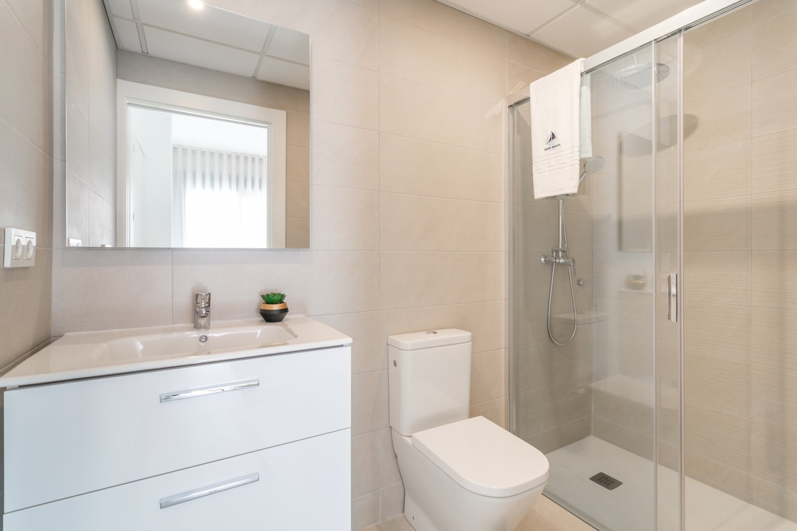 Moderne Wohnung im 1. Stock mit Terrasse, 1 km vom Meer entfernt, Torrevieja
