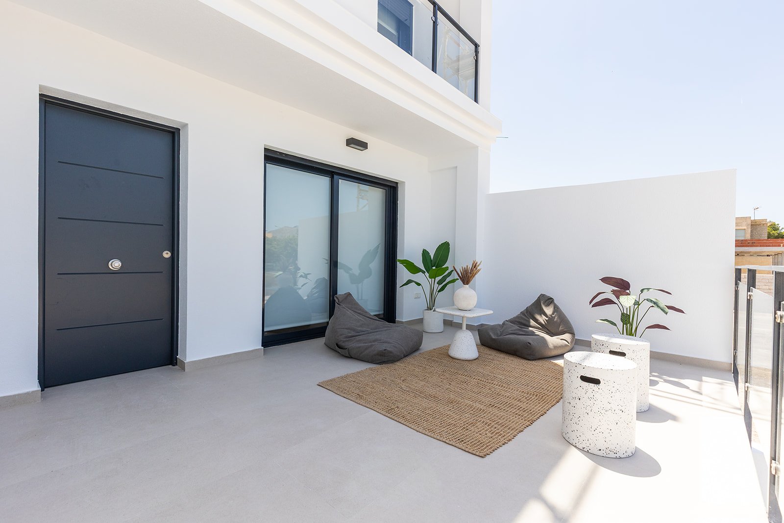 Moderne Stadthäuser, private Terrassen und Pool, Rafal