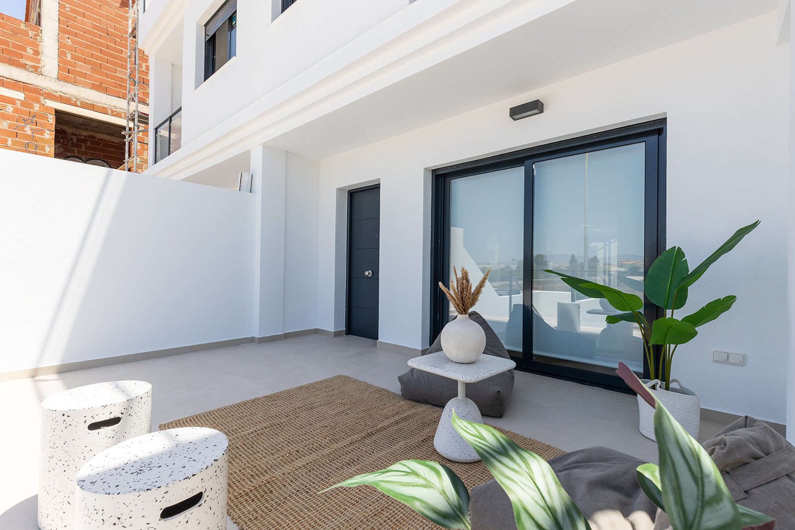 Moderne Stadthäuser, private Terrassen und Pool, Rafal