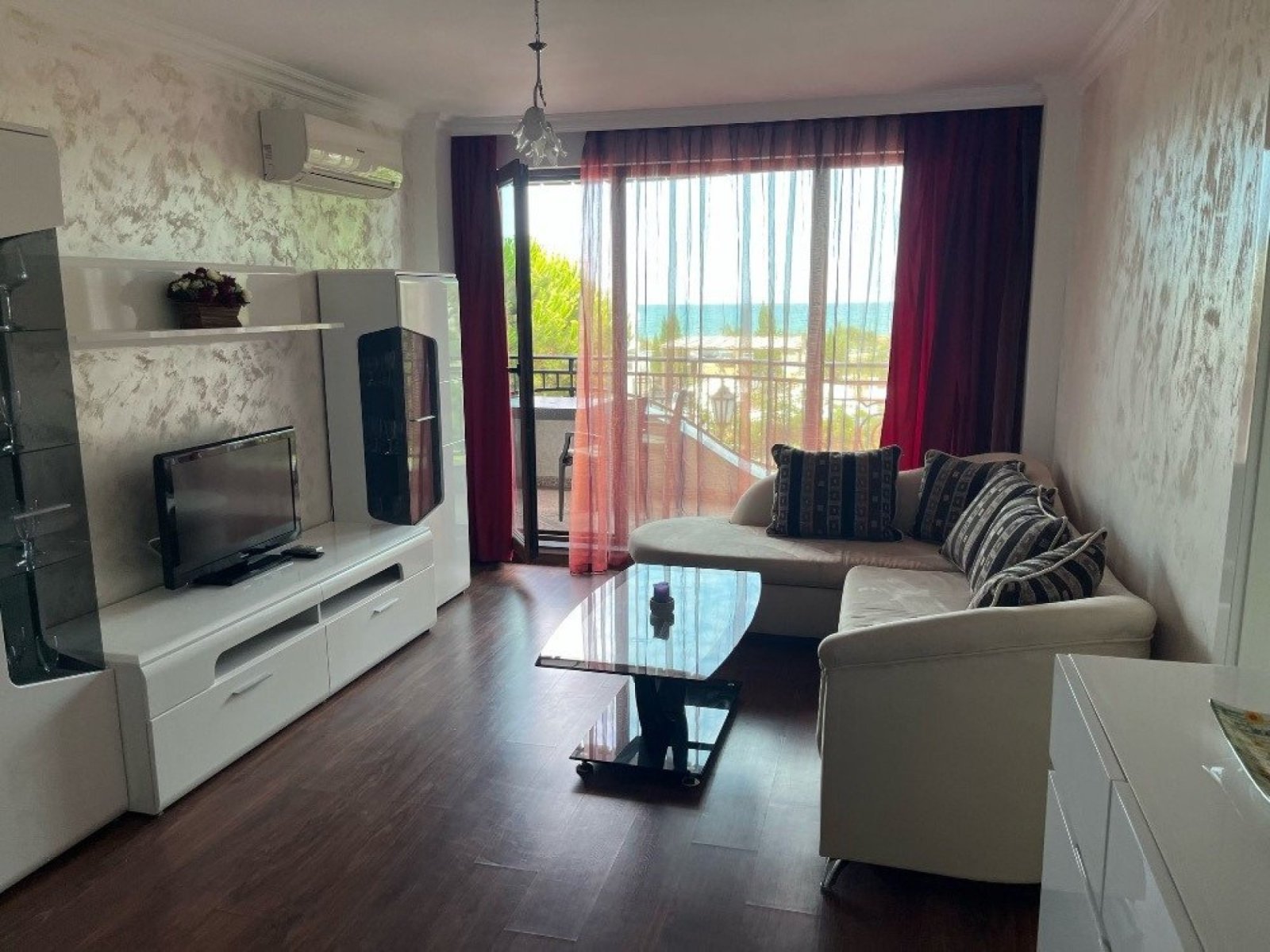 Dreizimmerwohnung mit wunderschönem Meerblick in erster Meereslinie – Pomorie, Komplex Boutique Rose Gardens, Bulgarien.