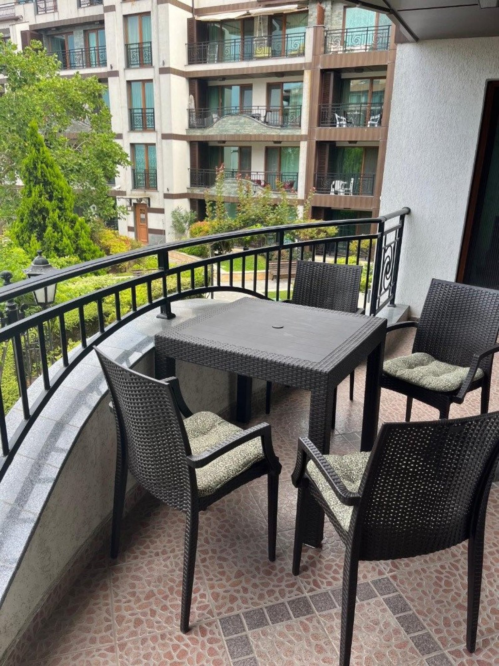 Dreizimmerwohnung mit wunderschönem Meerblick in erster Meereslinie – Pomorie, Komplex Boutique Rose Gardens, Bulgarien.