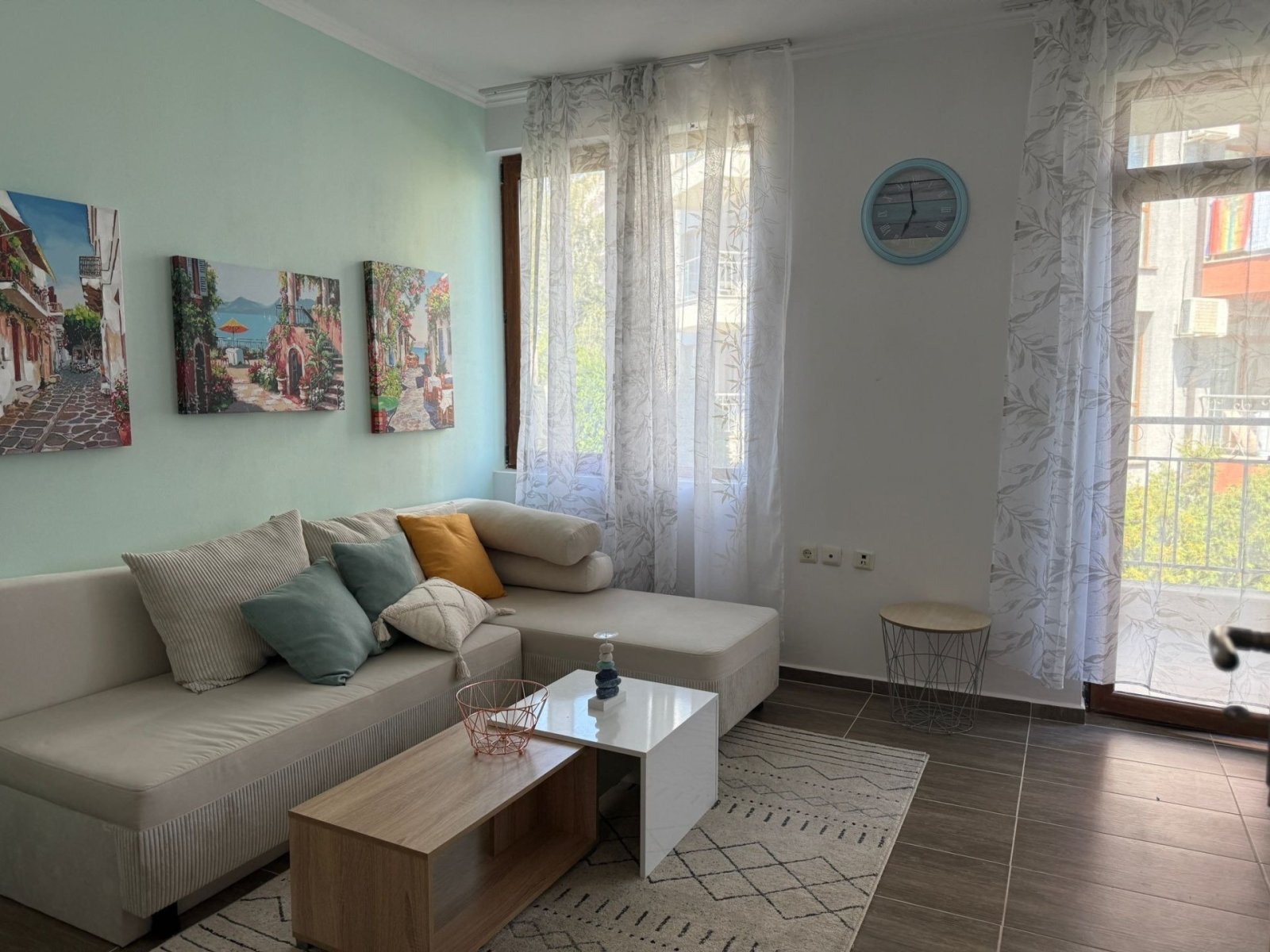 Zwei-Zimmer-Wohnung nur 100 m vom Meer entfernt im prestigeträchtigen Komplex Sun Wave in Sveti Vlas, Bulgarien.