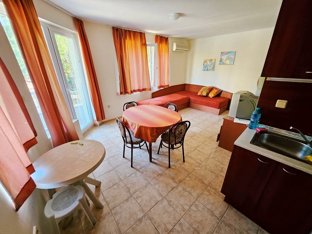 Gemütliche 1-Zimmer-Wohnung mit Balkon und Pool im Prestige City