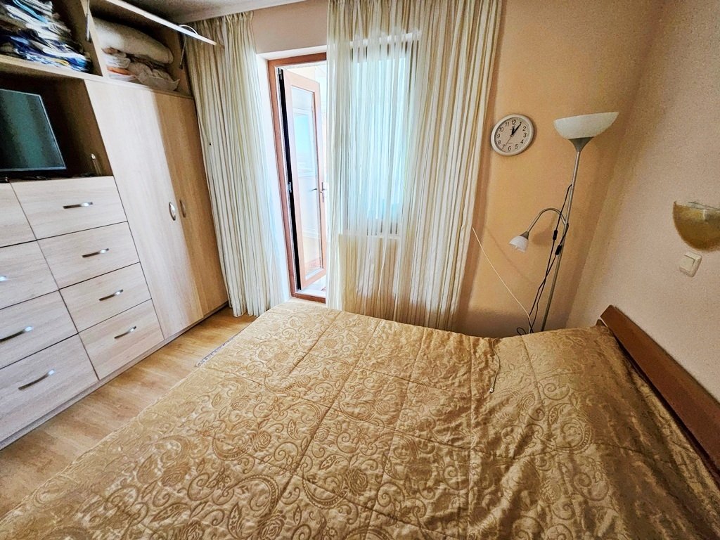 1-bedroom apartment with mountain view, pool, and terrace in Amadeus 5