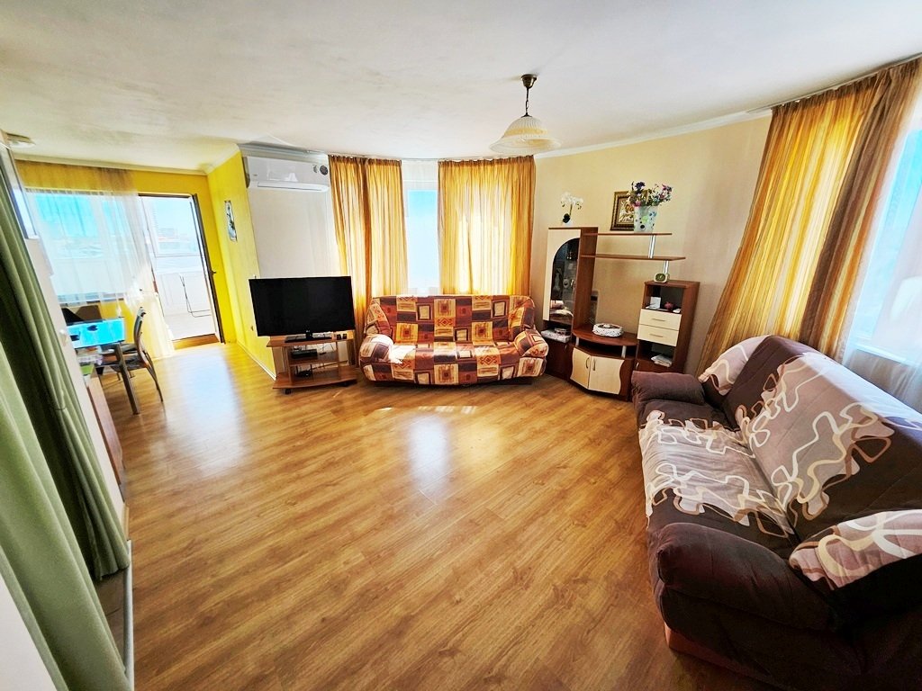 1-bedroom apartment with mountain view, pool, and terrace in Amadeus 5