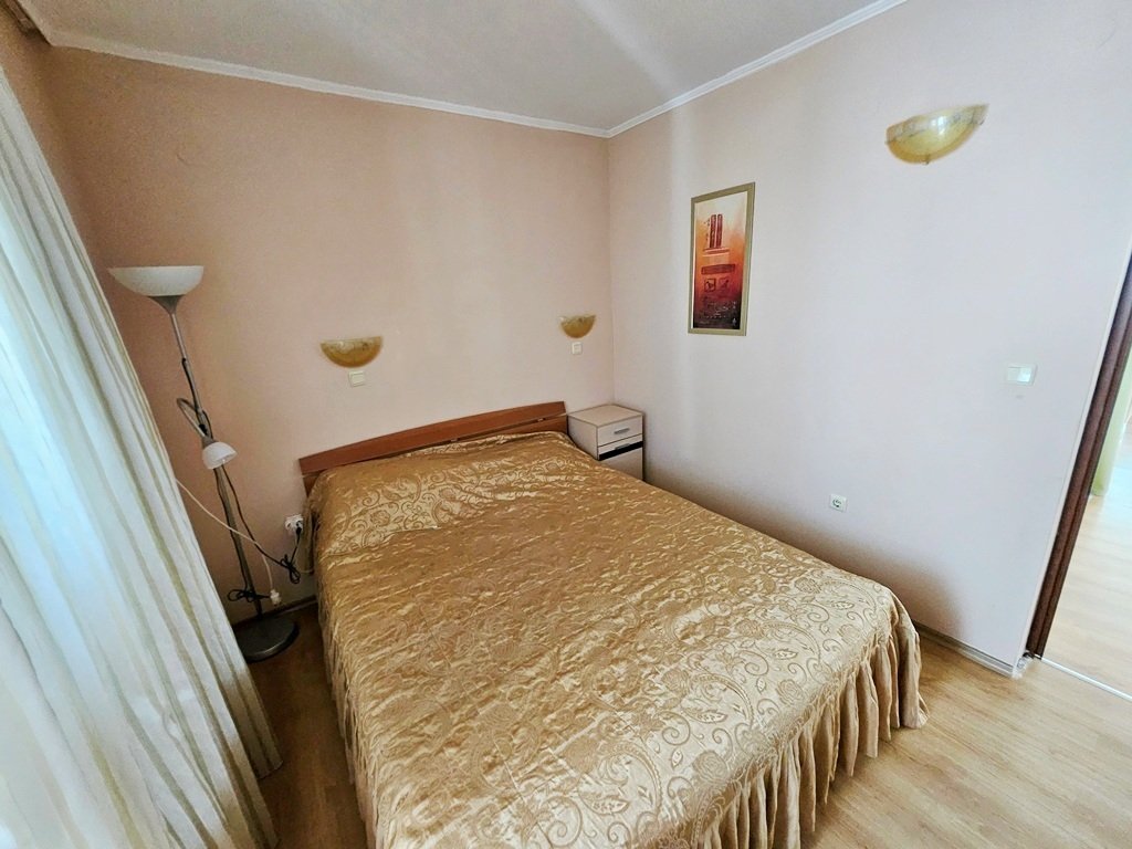 1-bedroom apartment with mountain view, pool, and terrace in Amadeus 5