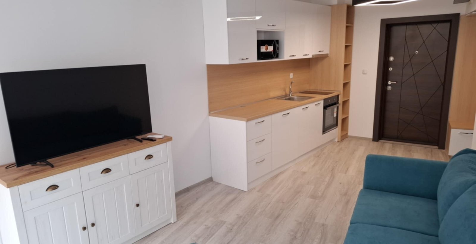 Spacious Modern 1-Bedroom Apartment with Terrace & Pool in Amadeus 5 – Blue Pearl