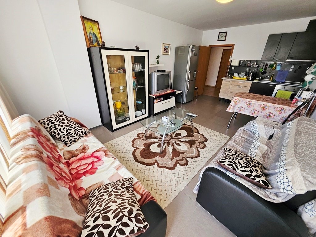 Large 2-Bedroom Apartment with Pool View in Sunny View North – Bright, Spacious & Ready to Use