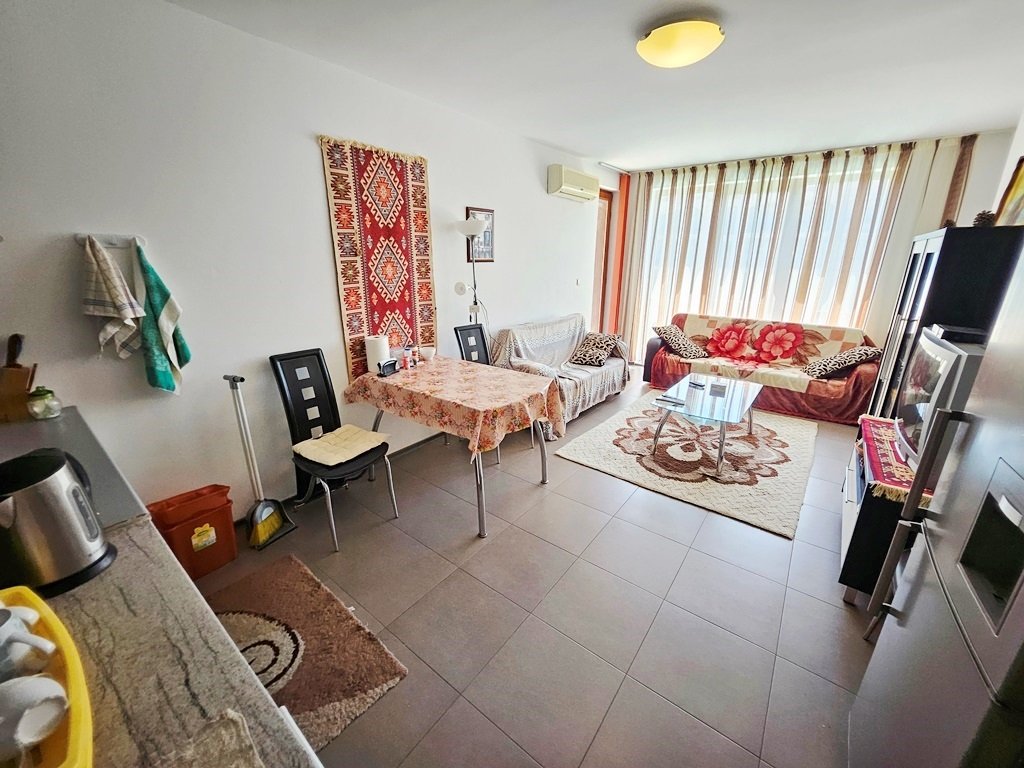 Large 2-Bedroom Apartment with Pool View in Sunny View North – Bright, Spacious & Ready to Use