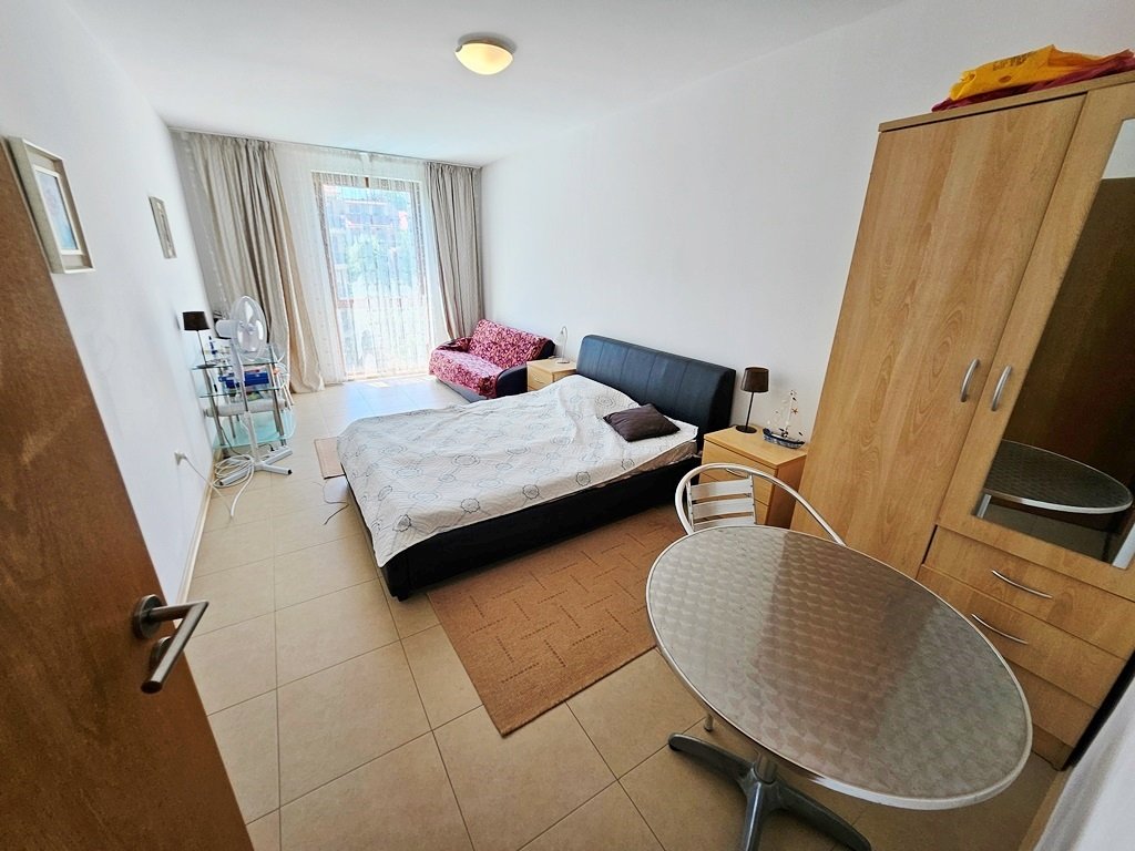 Large 2-Bedroom Apartment with Pool View in Sunny View North – Bright, Spacious & Ready to Use