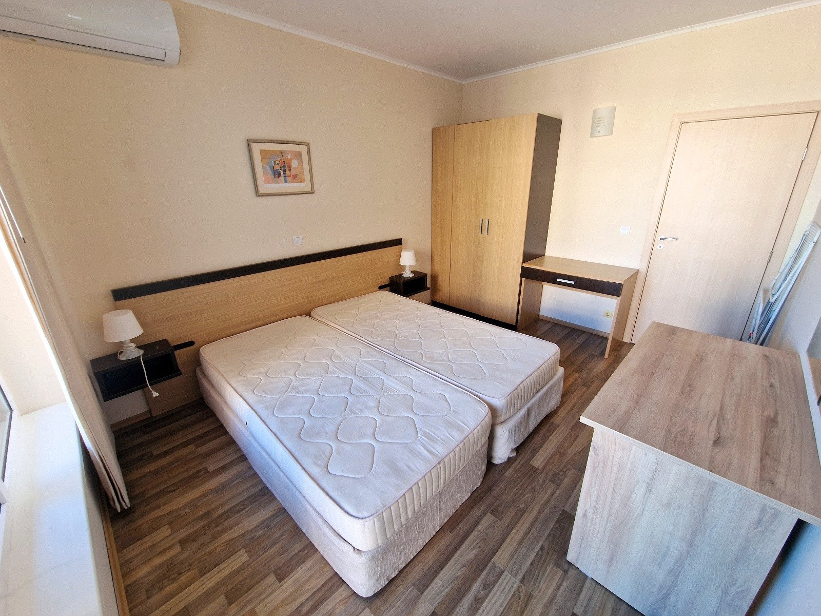 Geräumige Wohnung mit Meerblick in einer exklusiven Anlage in erster Reihe in Obzor, Bulgarien