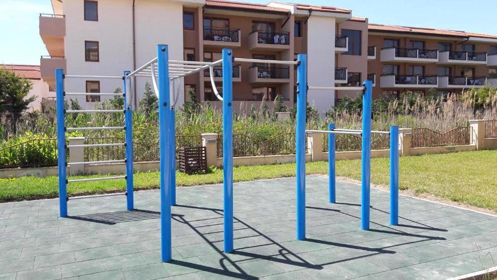 Geräumige Wohnung mit Meerblick in einer exklusiven Anlage in erster Reihe in Obzor, Bulgarien