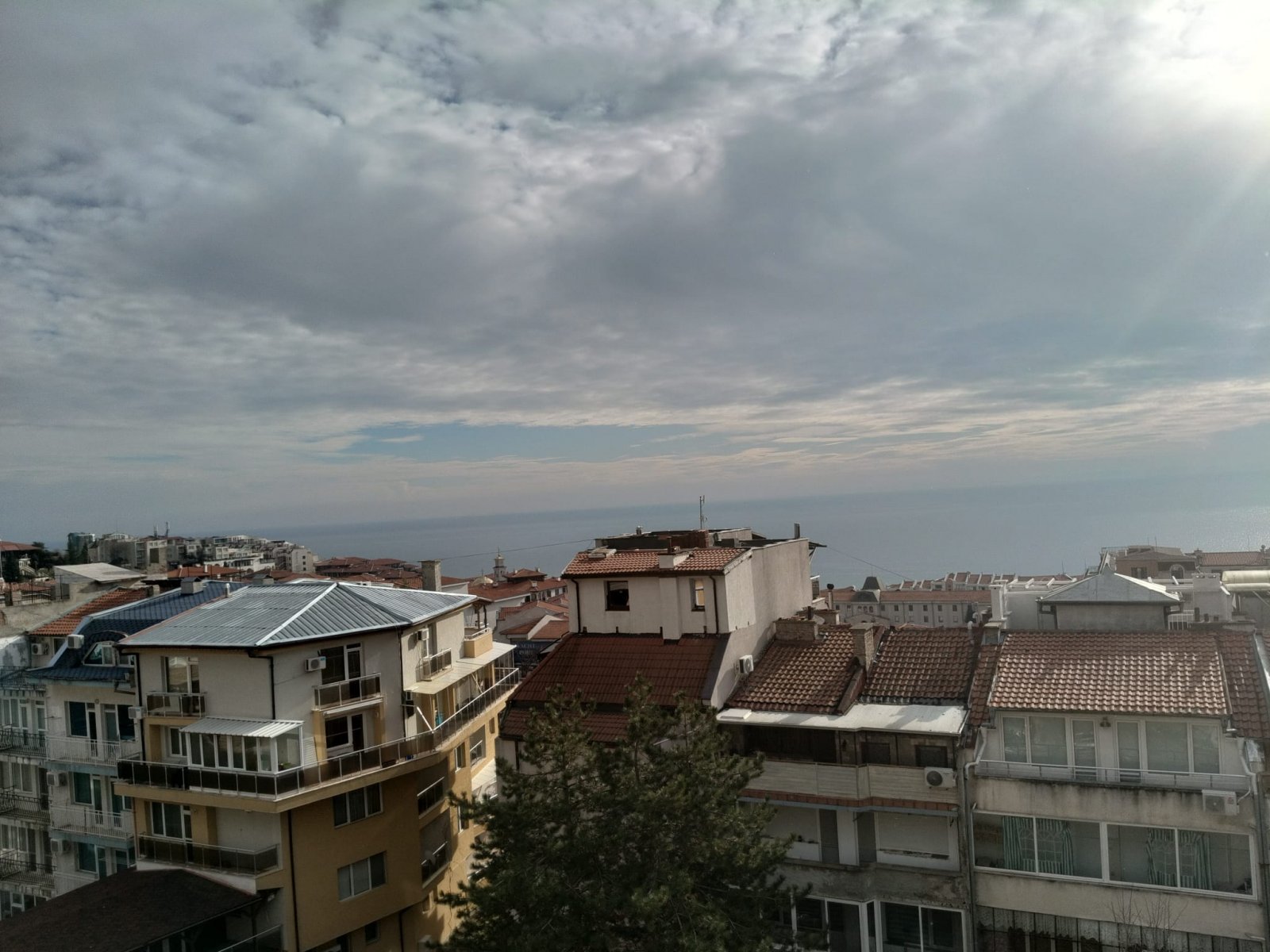 Großes Mehrfamilienhaus in Sveti Vlas mit Panoramablick auf das Meer