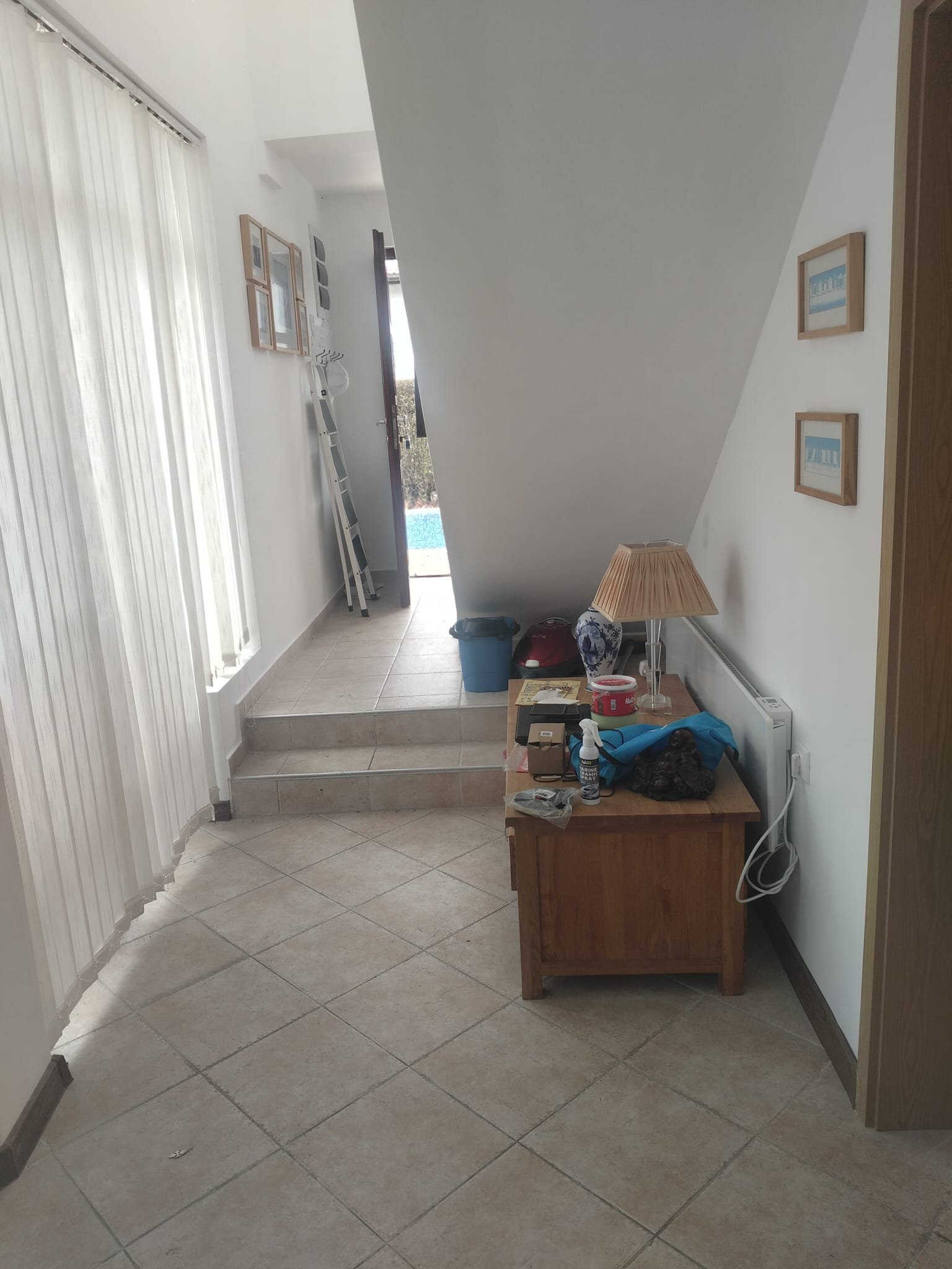 Vollständig möbliertes zweistöckiges Haus in der Wohnanlage Floral Roads – mit Pool und privatem Garten