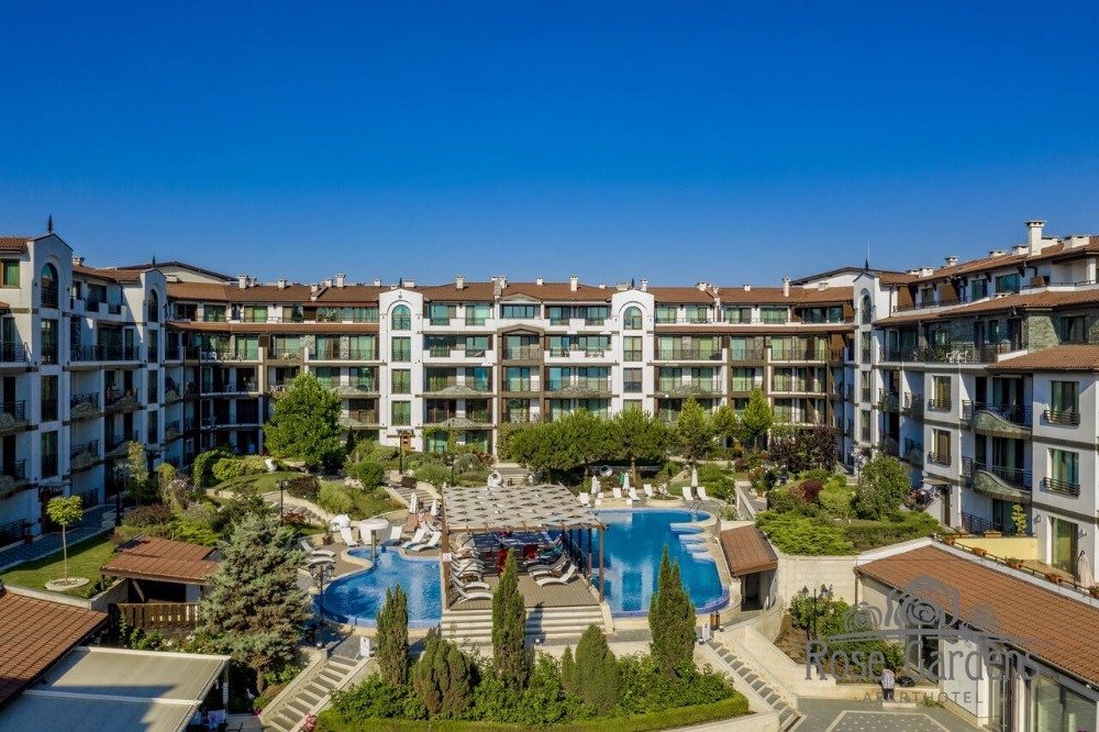 Exklusives Angebot: Zweizimmerwohnung mit herrlichem Meerblick und erster Strandreihe – Pomorie