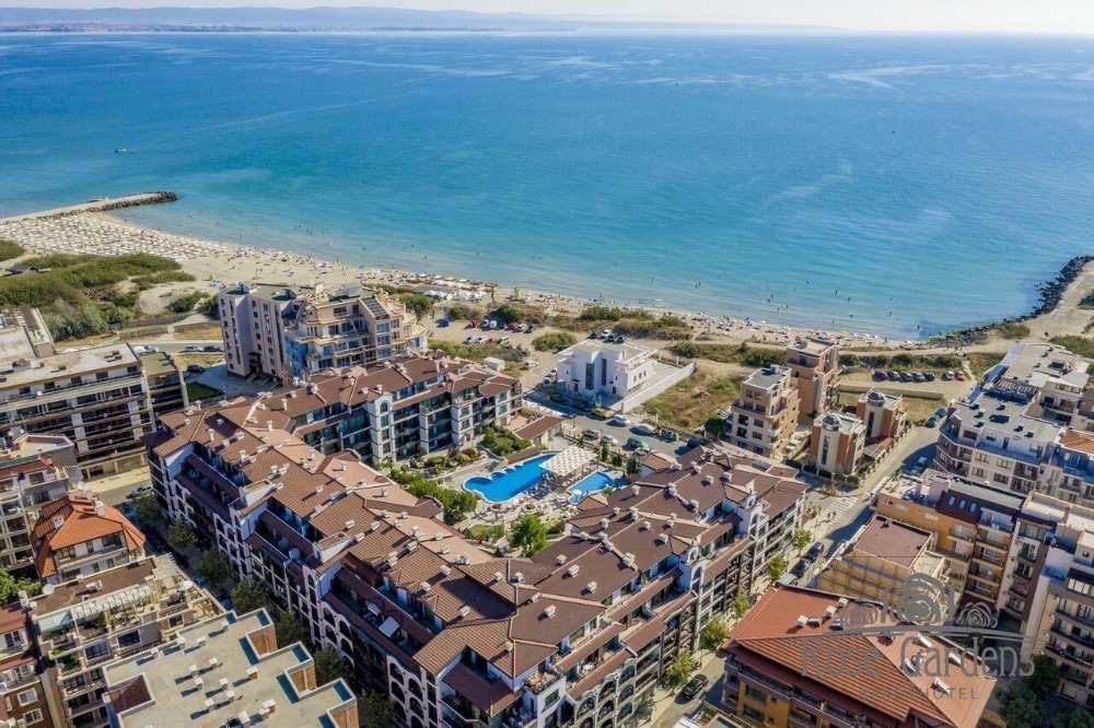 Exklusives Angebot: Zweizimmerwohnung mit herrlichem Meerblick und erster Strandreihe – Pomorie