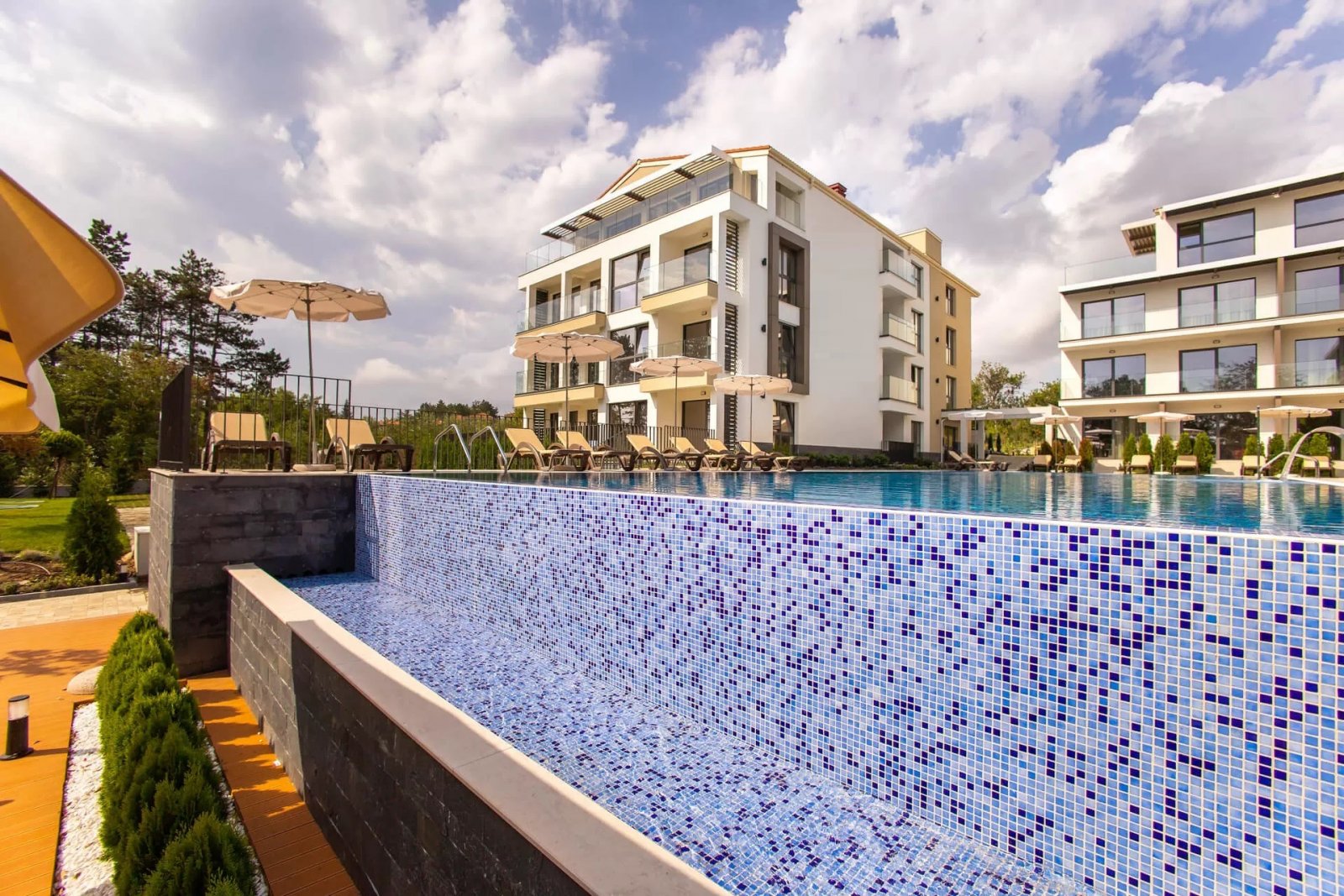Vollständig möbliertes Studio mit herrlichem Meer- und Poolblick in einer neuen, luxuriösen Anlage