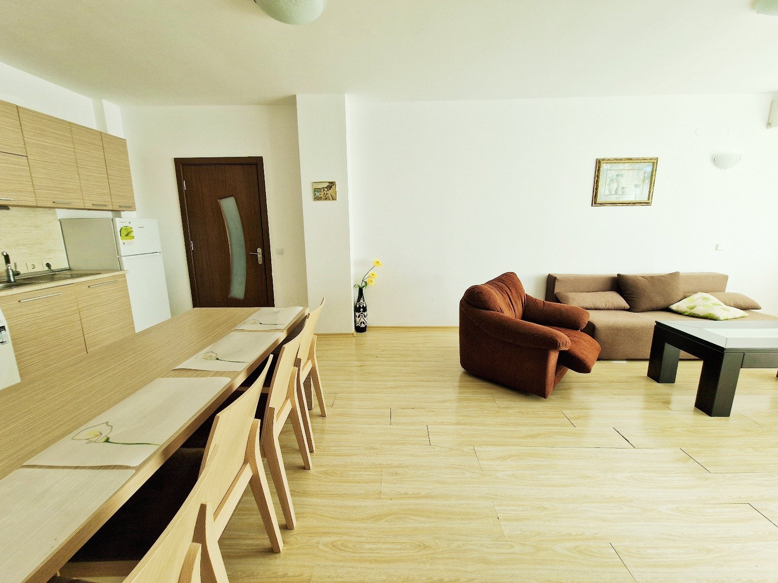 Geräumiges Zweizimmer-Apartment mit zwei Badezimmern, direkt am Strand von Byala