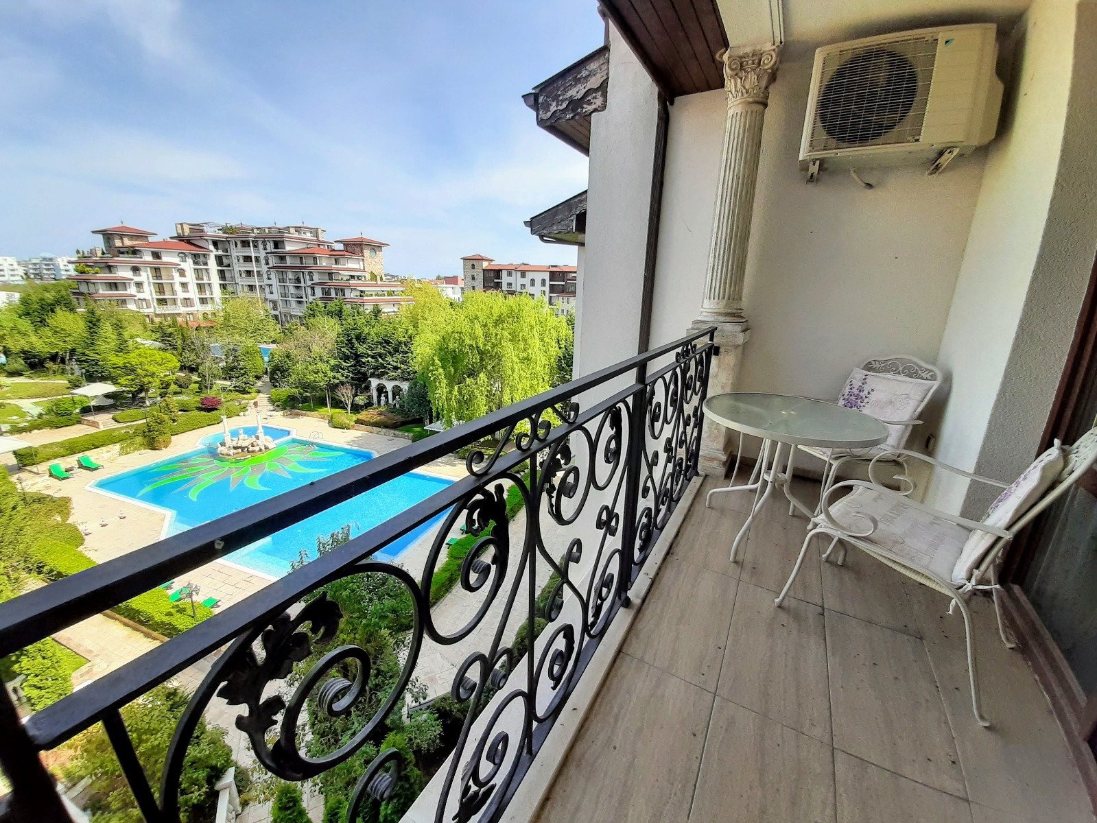 Einzigartige, luxuriöse Maisonette-Wohnung mit 4 Schlafzimmern, nur 300 m vom Strand in Nessebar entfernt!
