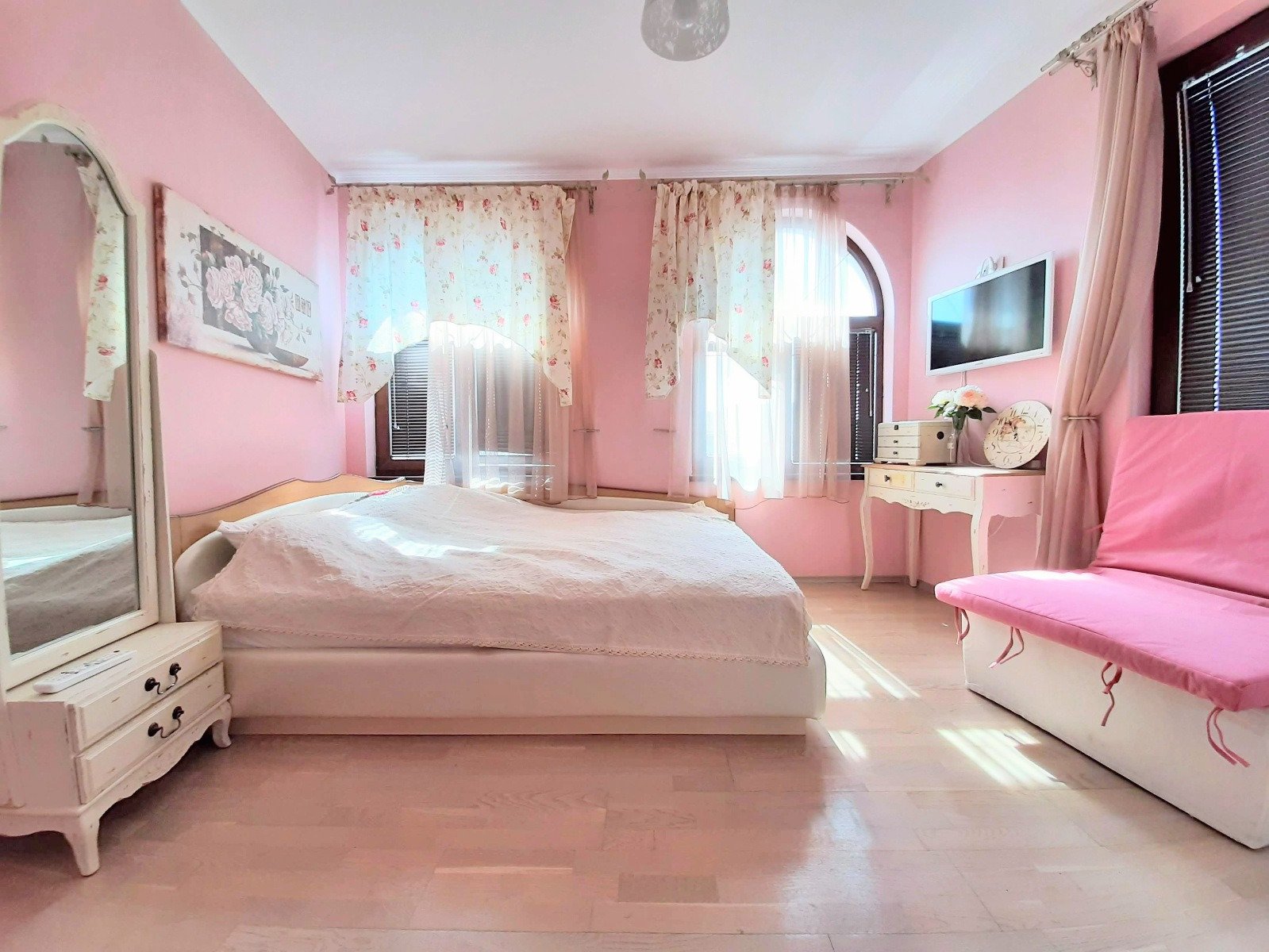 Einzigartige, luxuriöse Maisonette-Wohnung mit 4 Schlafzimmern, nur 300 m vom Strand in Nessebar entfernt!