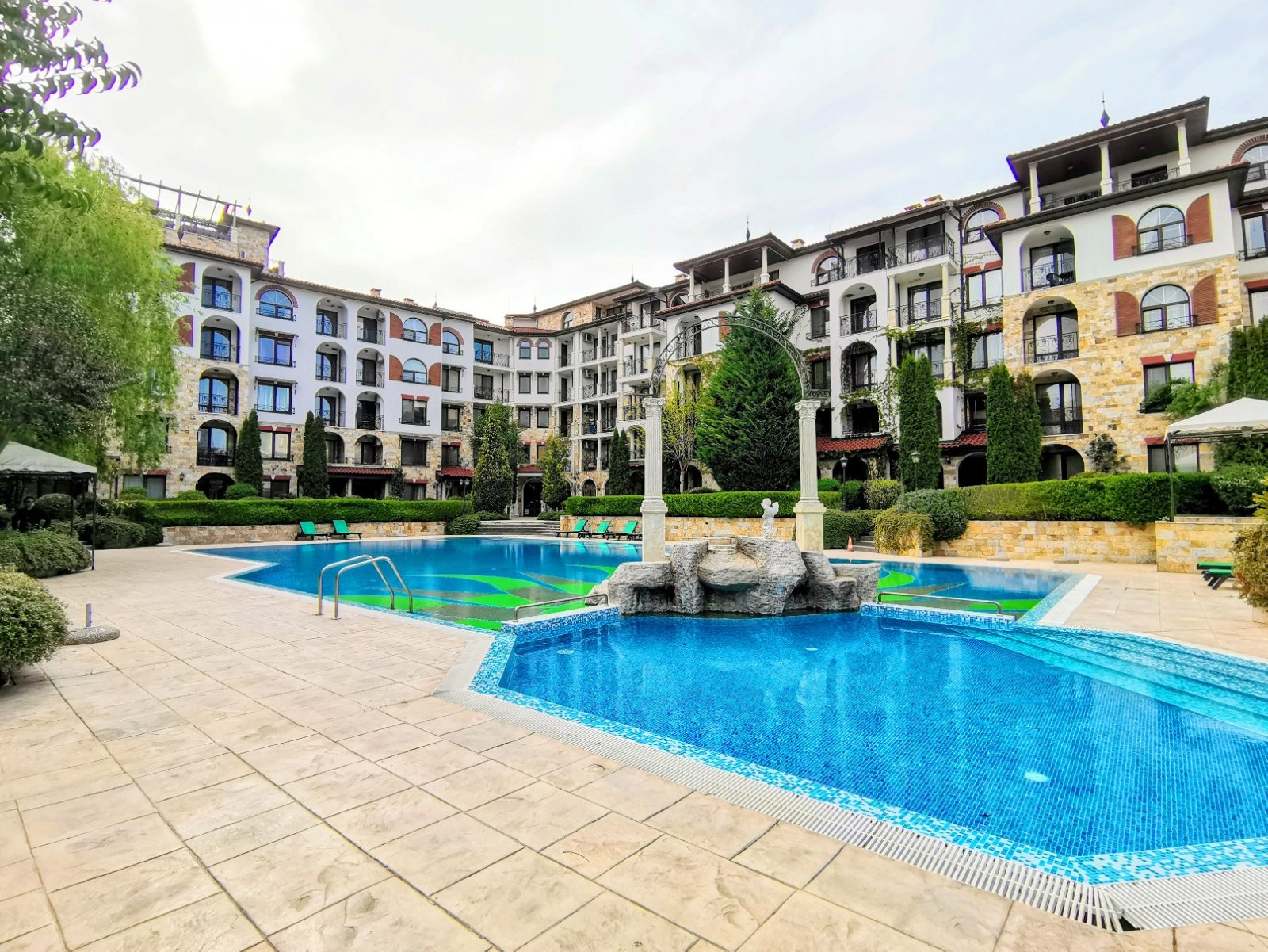Einzigartige, luxuriöse Maisonette-Wohnung mit 4 Schlafzimmern, nur 300 m vom Strand in Nessebar entfernt!