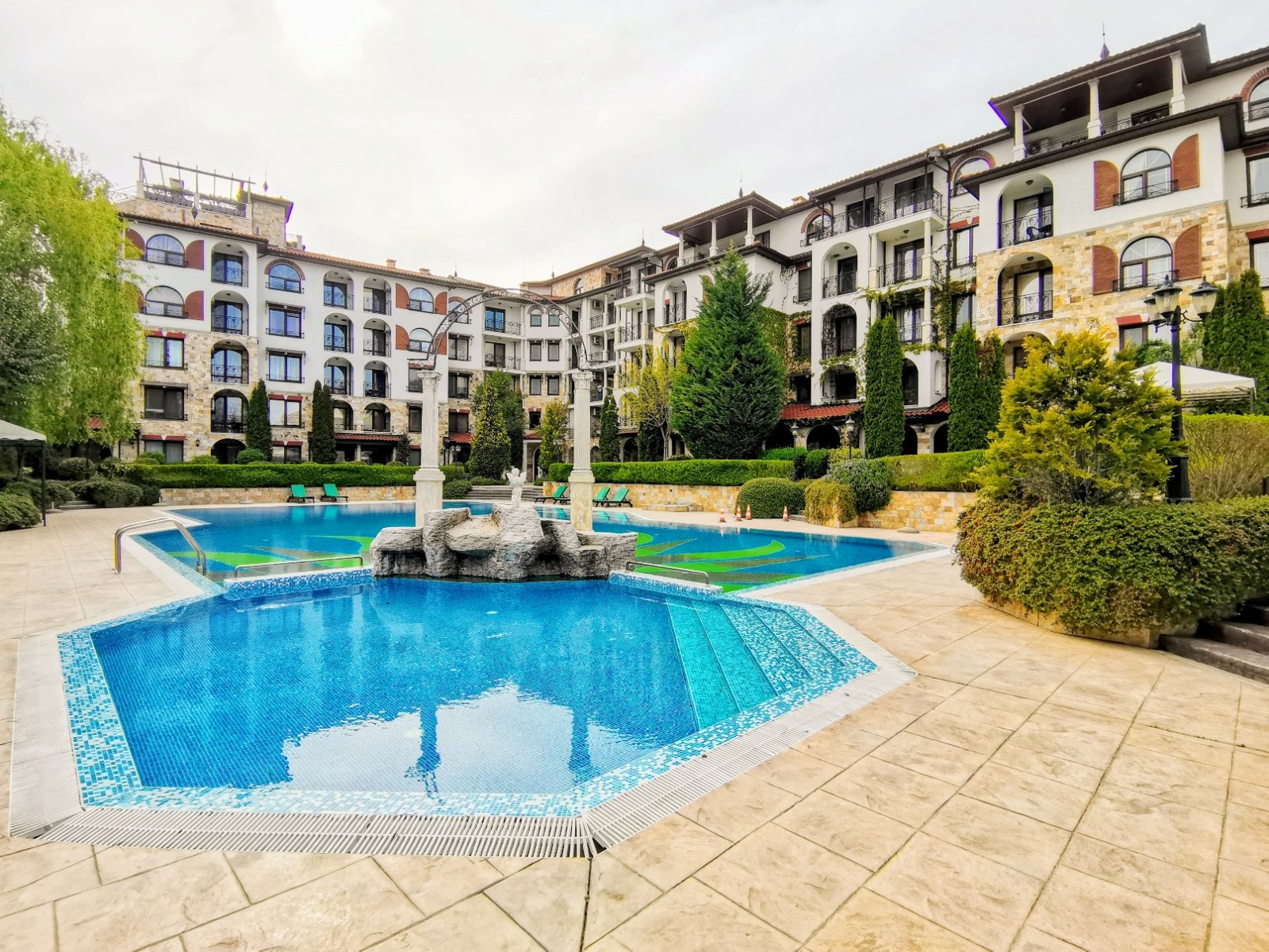 Einzigartige, luxuriöse Maisonette-Wohnung mit 4 Schlafzimmern, nur 300 m vom Strand in Nessebar entfernt!