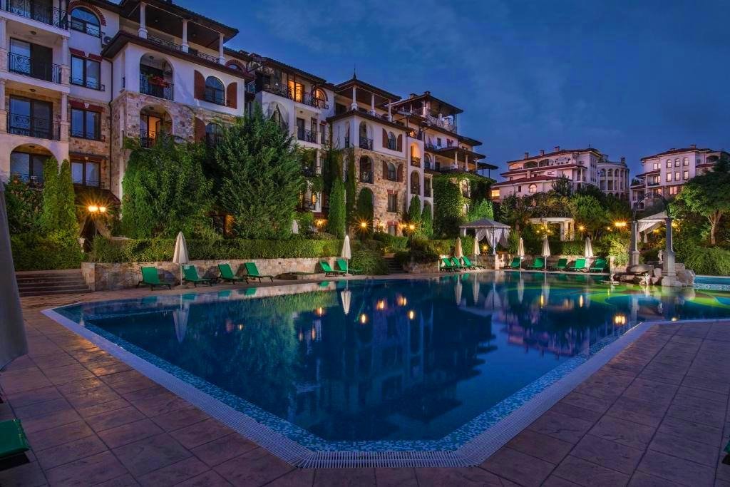 Einzigartige, luxuriöse Maisonette-Wohnung mit 4 Schlafzimmern, nur 300 m vom Strand in Nessebar entfernt!