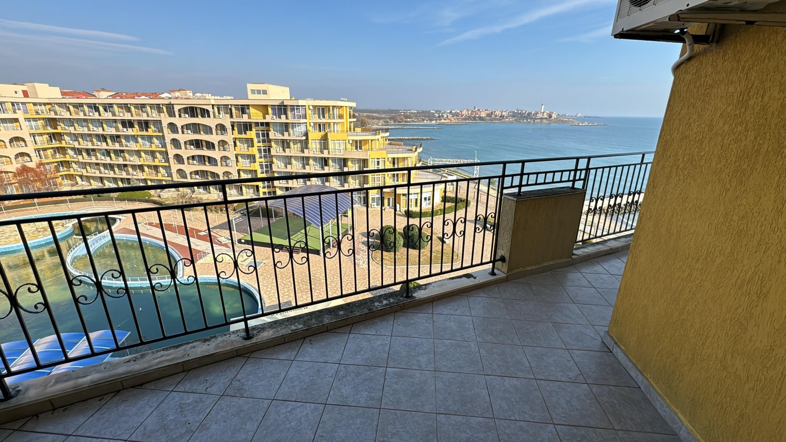 Wunderschöne Wohnung mit Panoramablick aufs Meer im Midia Aheloy-Komplex
