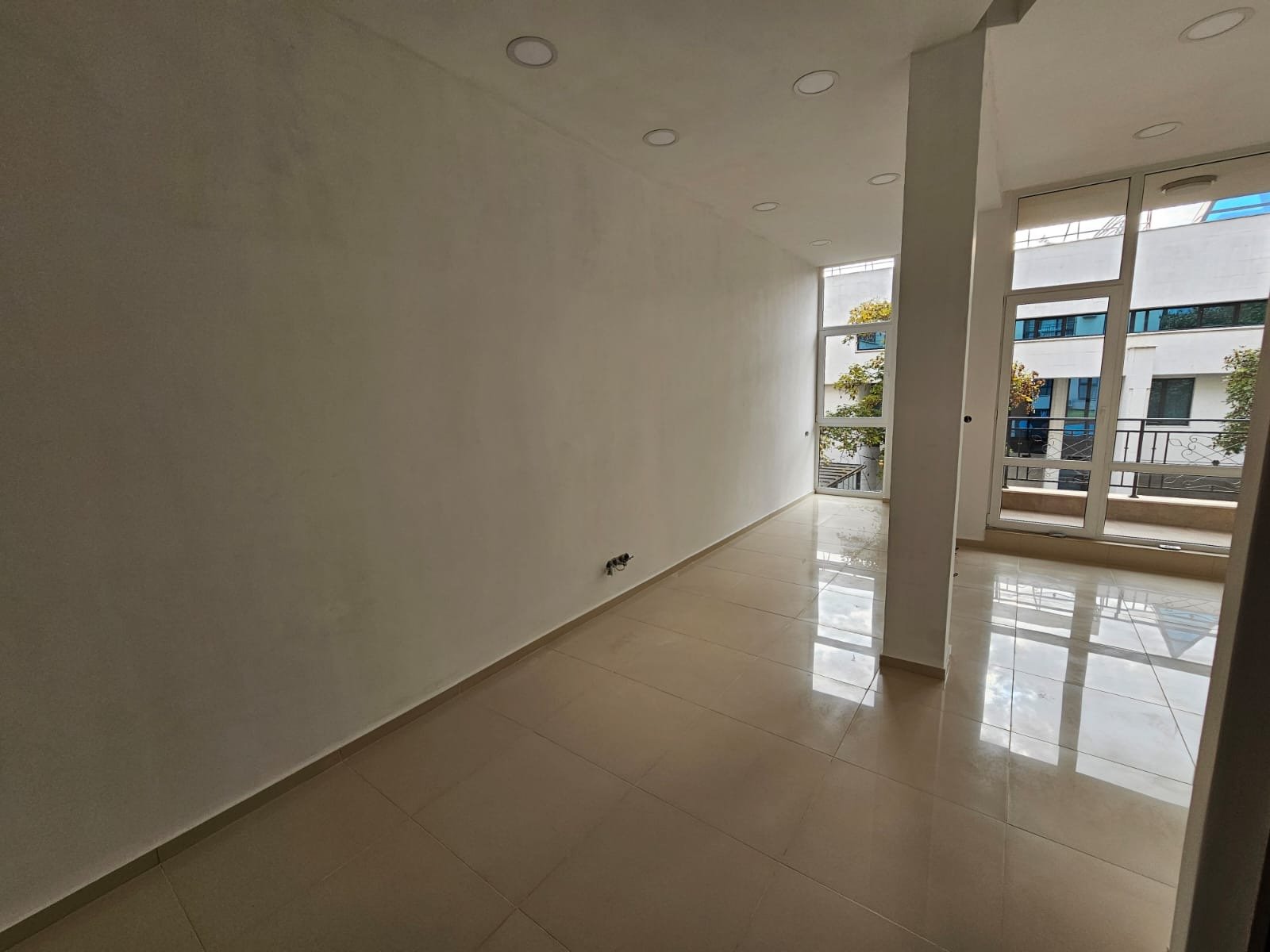 Zu verkaufen Studio/Büro neben Notar Chutkin