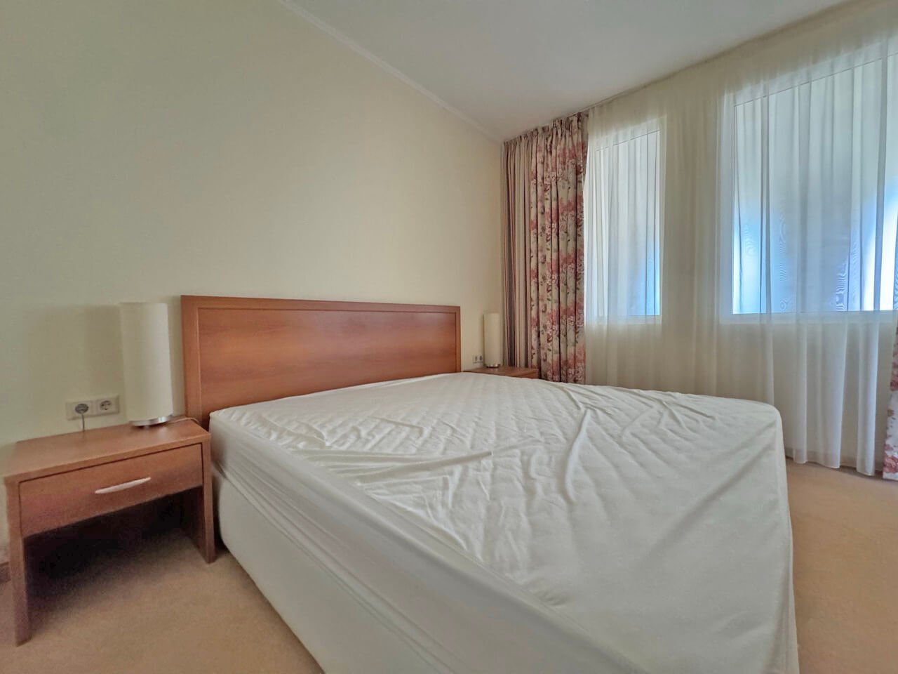 Zweizimmerwohnung mit Meer- und Stadtblick im Komplex Sunset Resort, Pomorie, Bulgarien