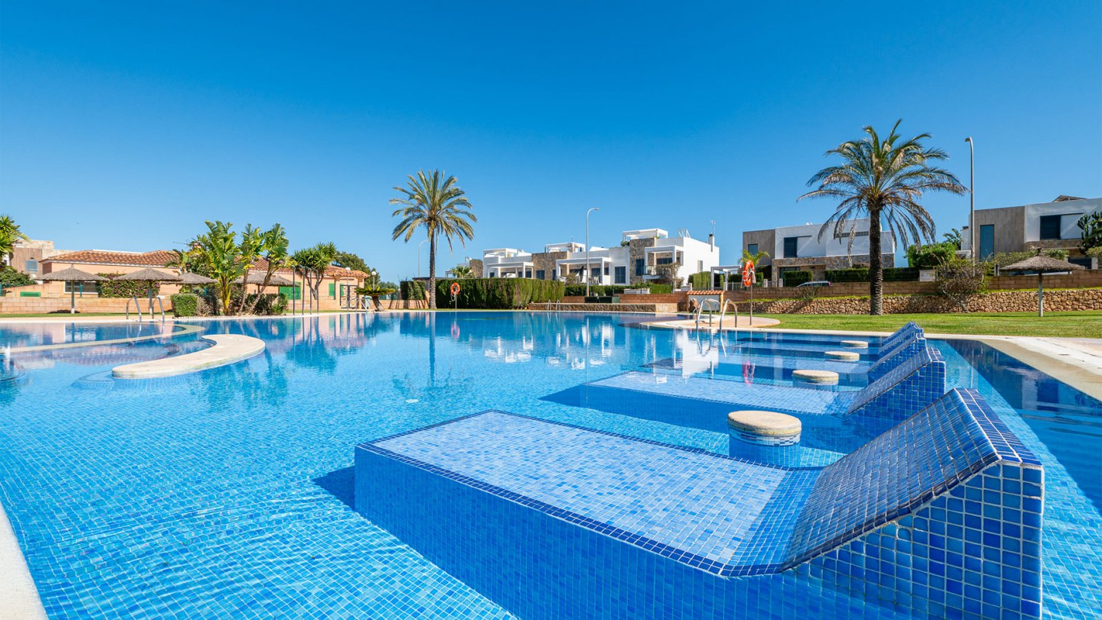 Sonderangebot: Luxuriöses Bungalow-Apartment in Cala Murada, Mallorca, mit 15.000 EUR Rabatt.
