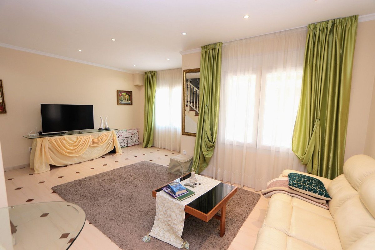 Außergewöhnliches Doppelhaus mit Meerblick und direktem Strandzugang, Torrevieja