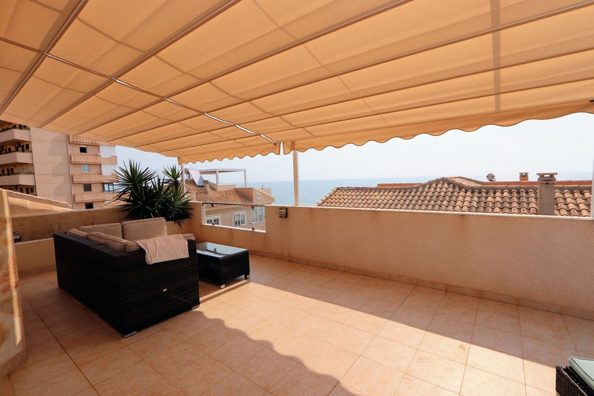 Außergewöhnliches Doppelhaus mit Meerblick und direktem Strandzugang, Torrevieja