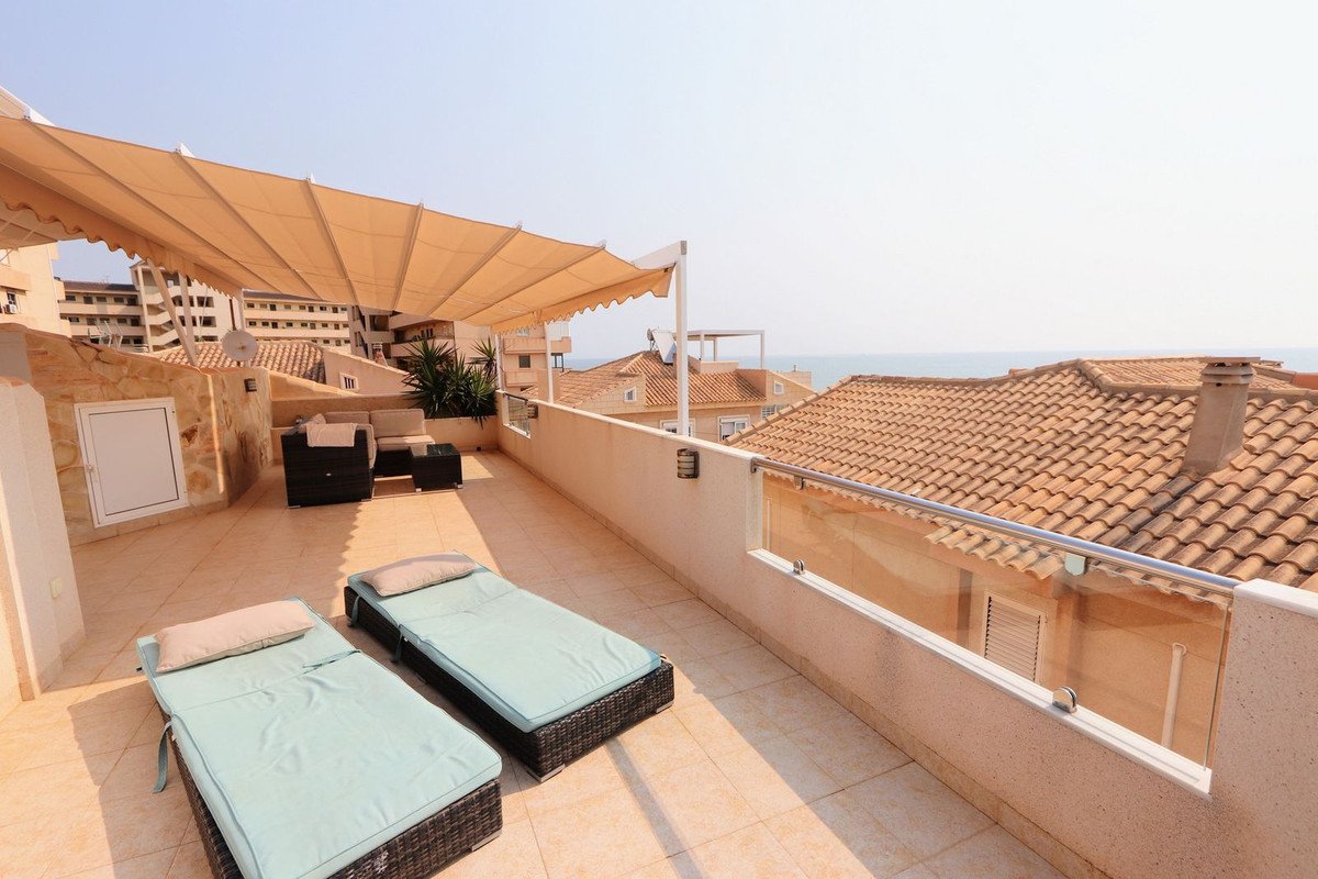 Außergewöhnliches Doppelhaus mit Meerblick und direktem Strandzugang, Torrevieja
