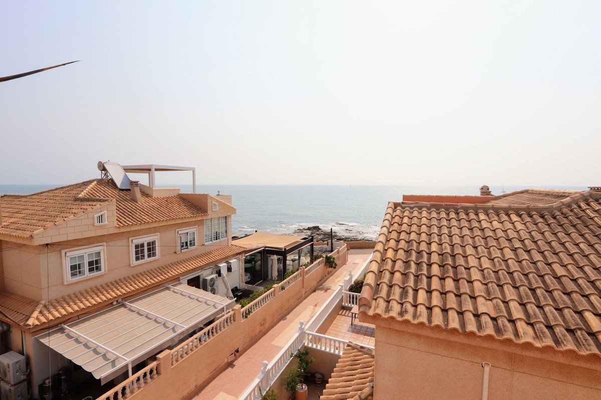 Außergewöhnliches Doppelhaus mit Meerblick und direktem Strandzugang, Torrevieja