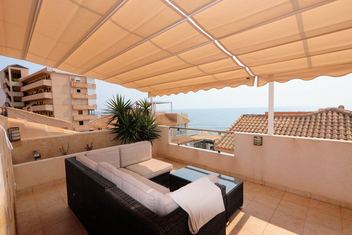 Außergewöhnliches Doppelhaus mit Meerblick und direktem Strandzugang, Torrevieja