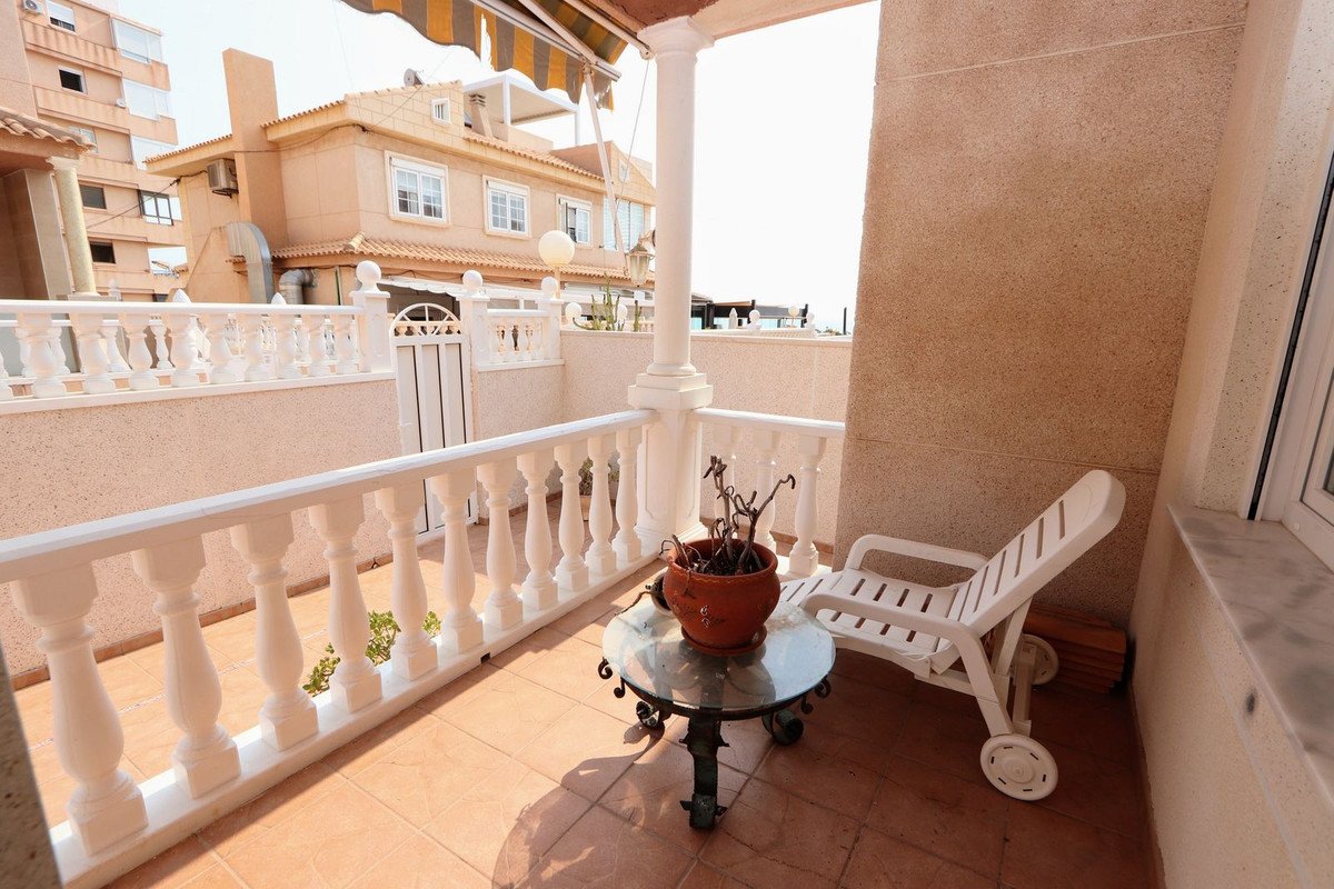 Außergewöhnliches Doppelhaus mit Meerblick und direktem Strandzugang, Torrevieja